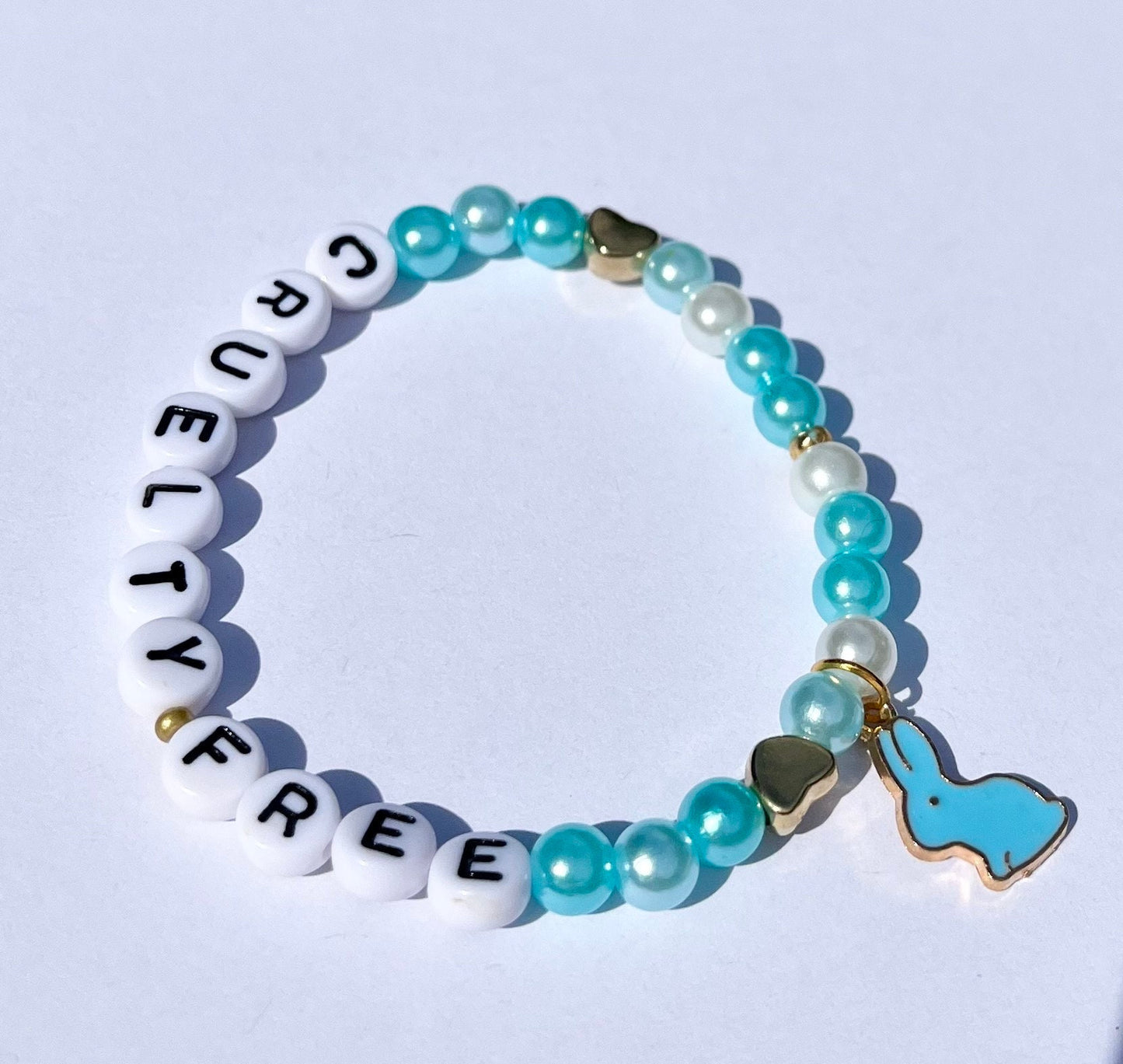 Cruelty Free armband med pärlor elastiskt present till vegan smycken mot djurförsök kaninberlock