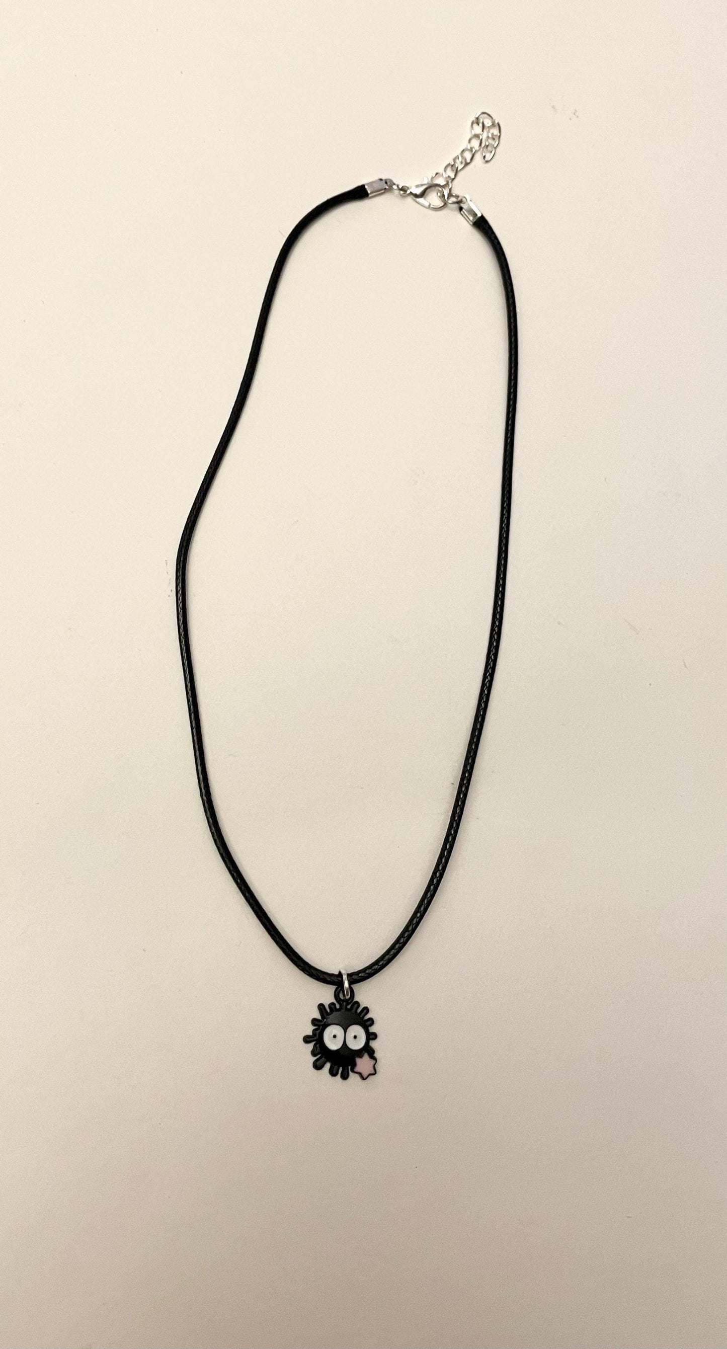Susuwatari Choker Studio Ghibli Halsband Black Soot Sprite Smycken Makkuro Kuroske Konpeitou Halsband för Ghibli-älskare Present