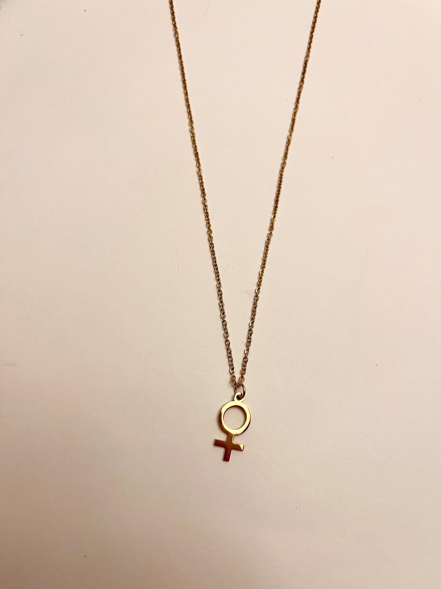Guld Feminist Halsband Kvinnosymbol Present till Feminist Minimalistiskt Smycke Kvinna Halsband Venussymbol Guld imitation
