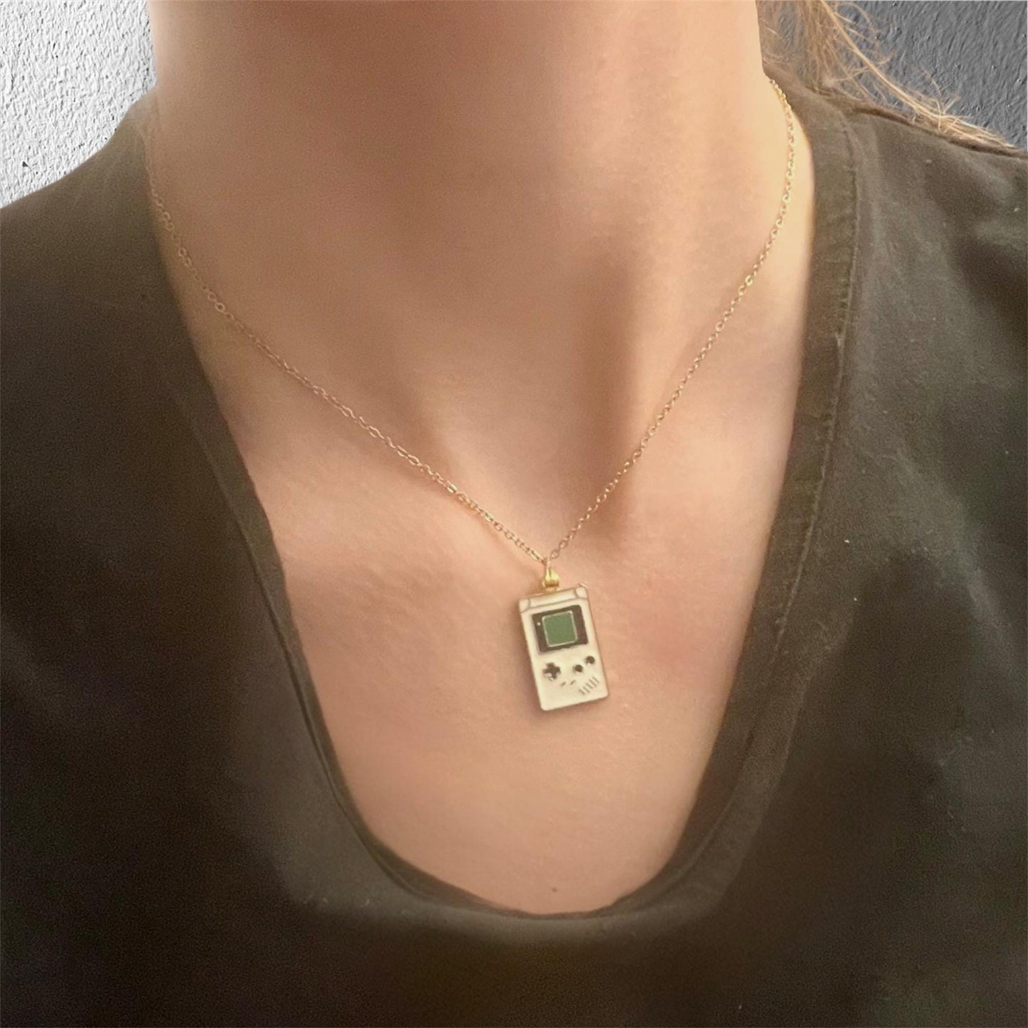 Nintendo Game Boy Halsband med Berlock nostalgisk present till Retro Gamer Tv-spel smycke Guld imitation
