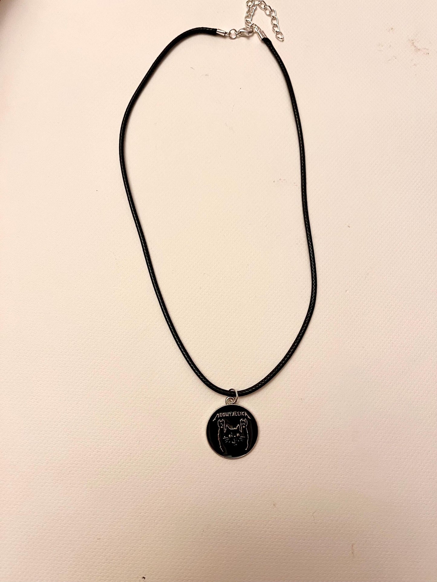 Meowtallica Halsband för Kattälskare Gåva Metall Kattsmycken
