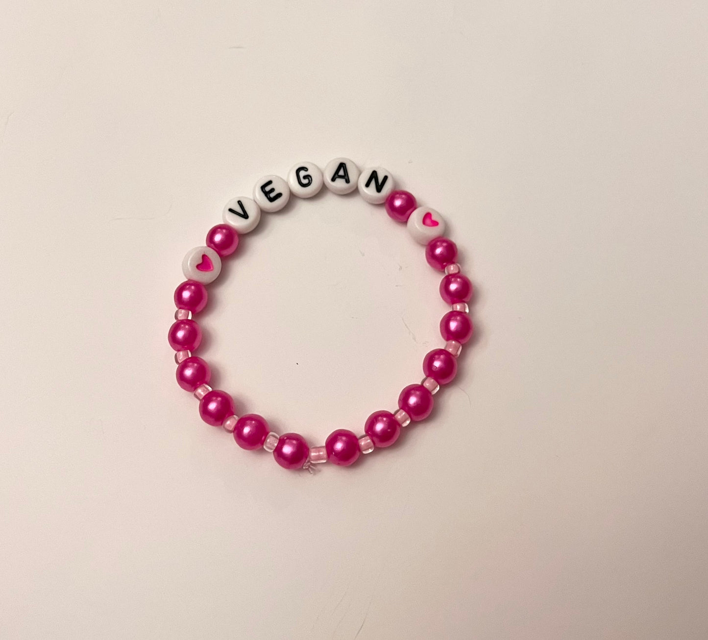 Vegan armband pärlat armband Djurvän handgjorda smycken med bokstäver Present till aktivist  