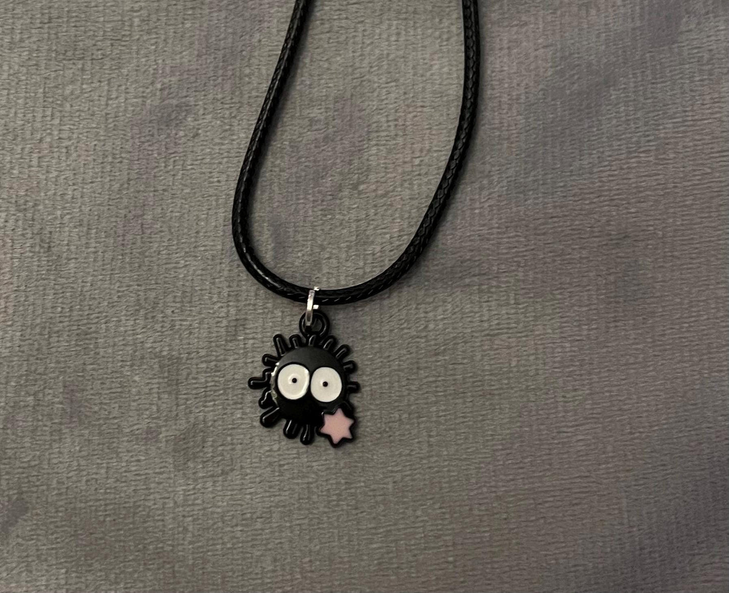 Susuwatari Choker Studio Ghibli Halsband Black Soot Sprite Smycken Makkuro Kuroske Konpeitou Halsband för Ghibli-älskare Present