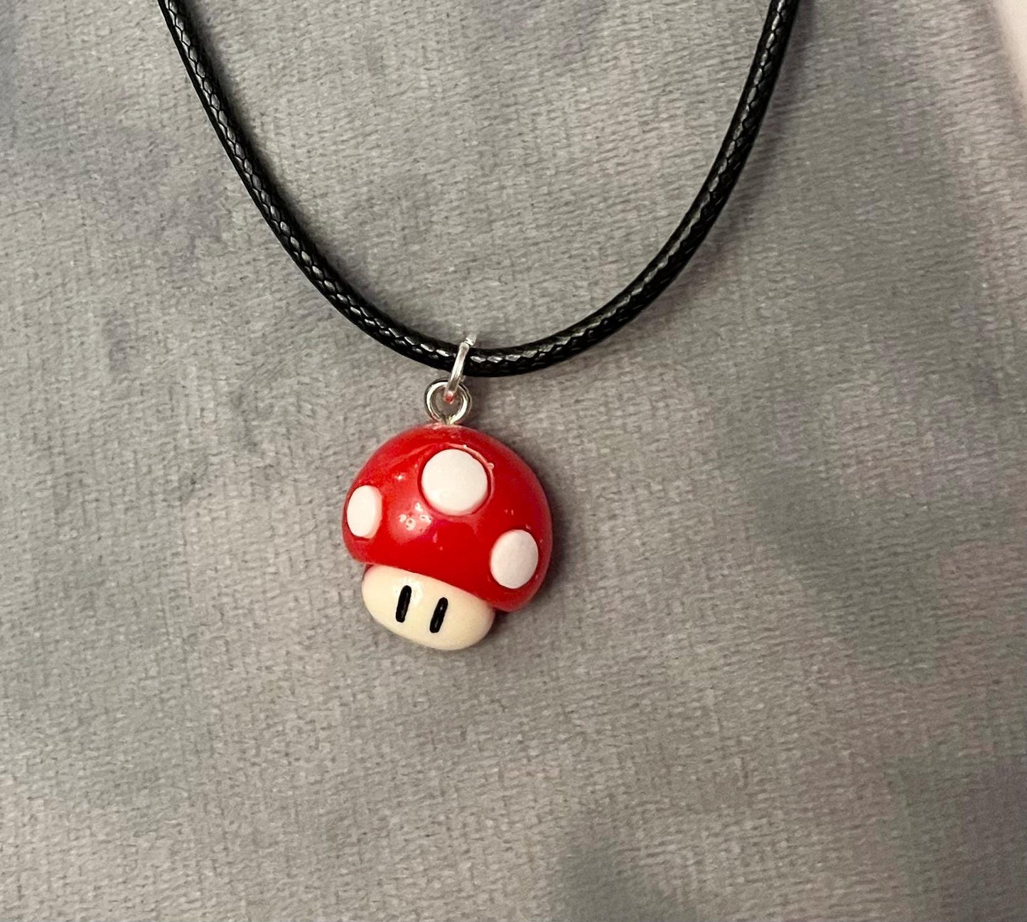 Supersvamphalsband för gamergåva Super Mario Svamphänge Videospelssmycken Nintendo Svampberlock