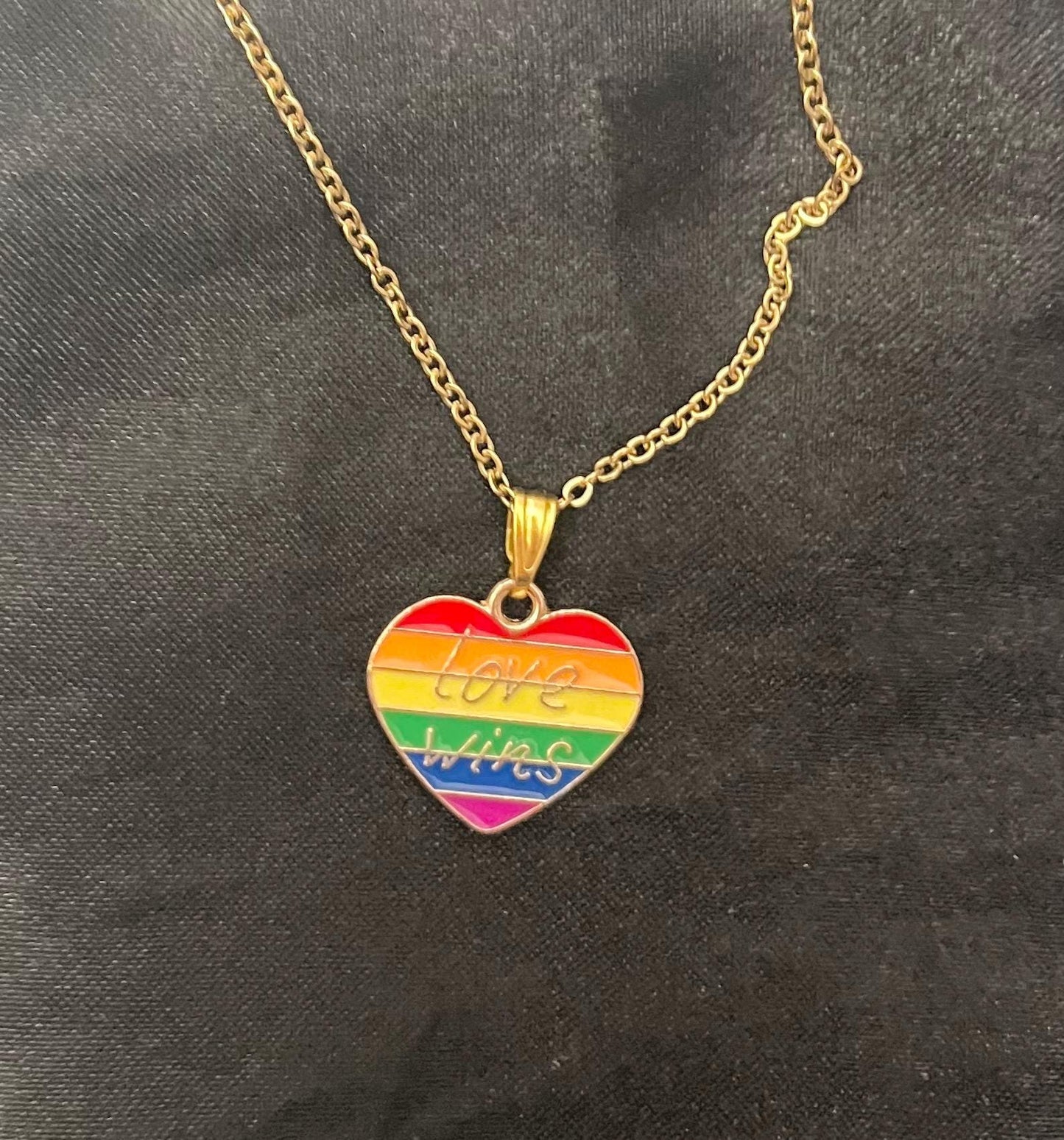 Pride Hjärthalsband Guldimitation halsband med regnbågshjärta i emalj Pride-smycken för Pride-säsongen Merchandise