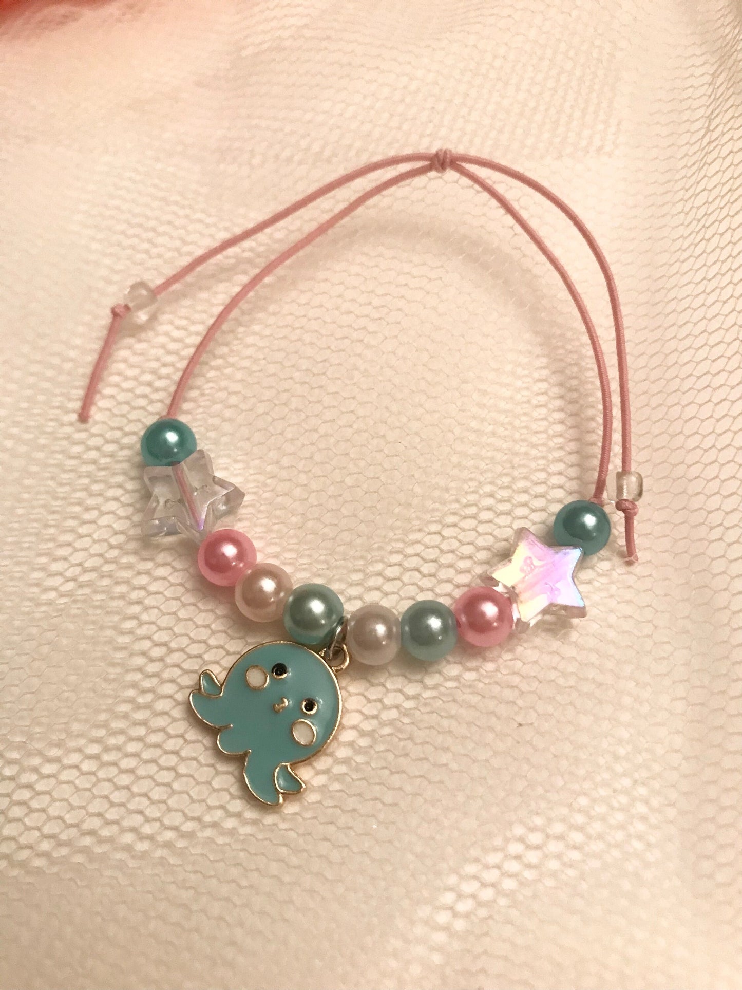 Sött armband med bläckfisk och pärlor, justerbart armband med stjärnor, pastellfärger handgjort rosa och blått sommararmband