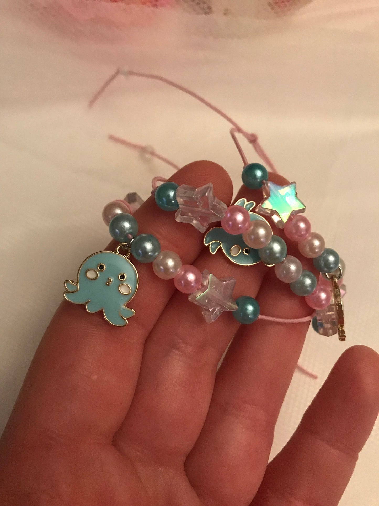 Sött armband med bläckfisk och pärlor, justerbart armband med stjärnor, pastellfärger handgjort rosa och blått sommararmband