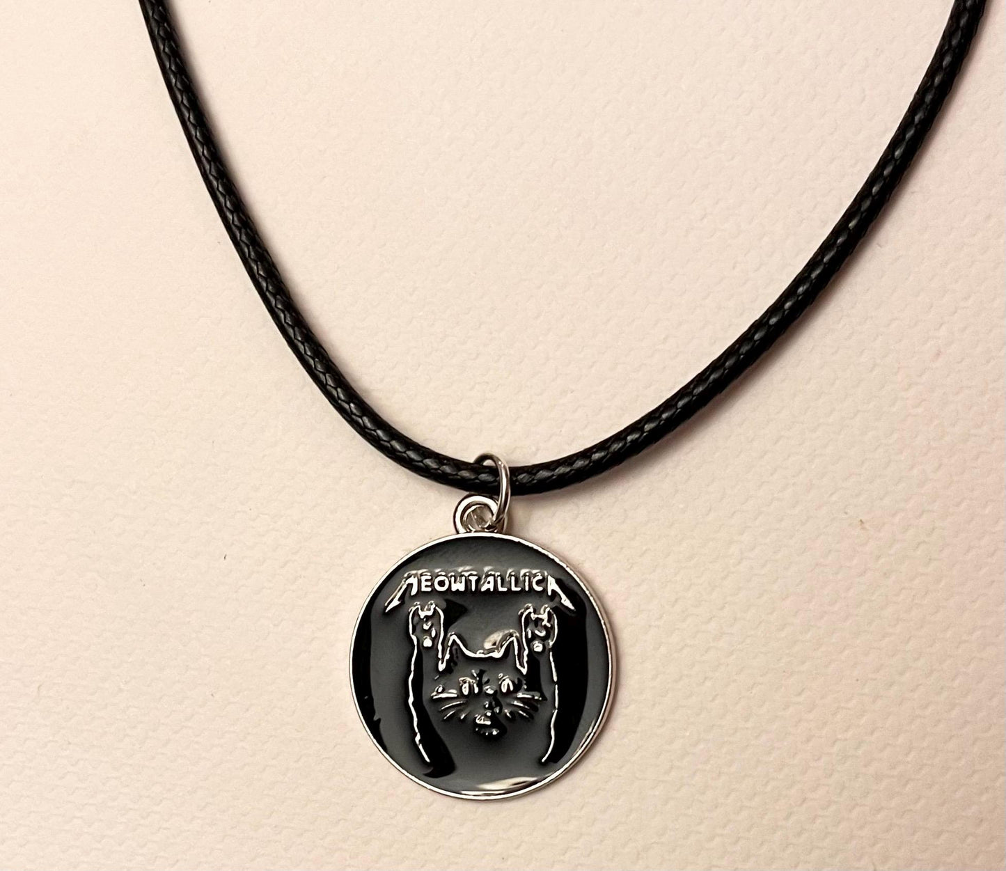 Meowtallica Halsband för Kattälskare Gåva Metall Kattsmycken