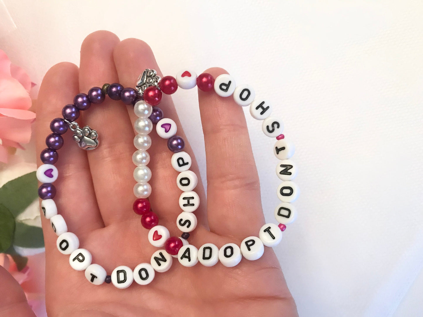 ADOPT DONT SHOP Armband Pärlat Elastiskt Present till Djurvän Smycken Tassberlock Tasshänge
