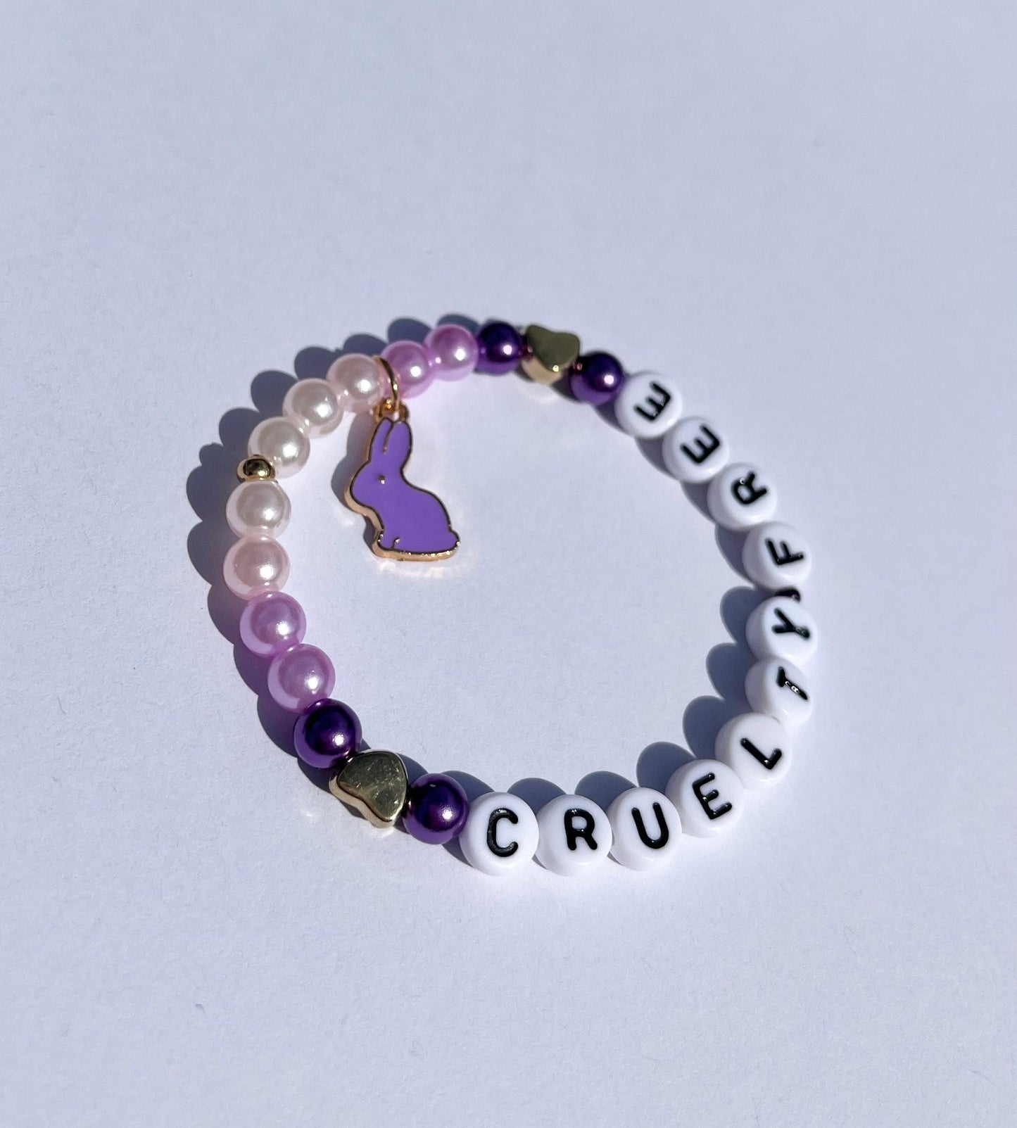 Cruelty Free armband med pärlor elastiskt present till vegan smycken mot djurförsök kaninberlock
