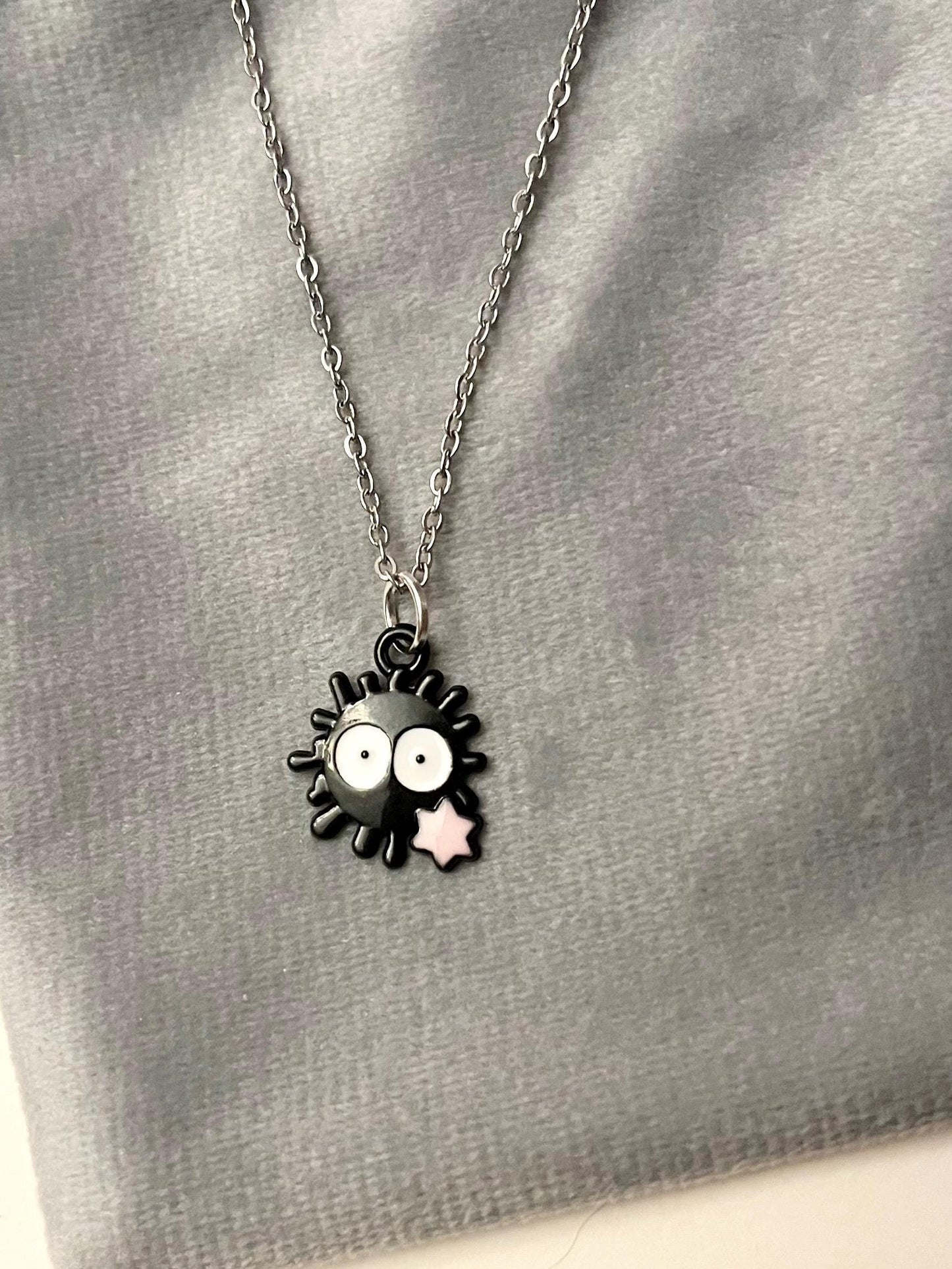 Susuwatari Halsband Studio Ghibli Halsband Black Soot Sprite Smycken Makkuro Kuroske Konpeitou Halsband för Ghibli-älskare Present Söt Ghibli