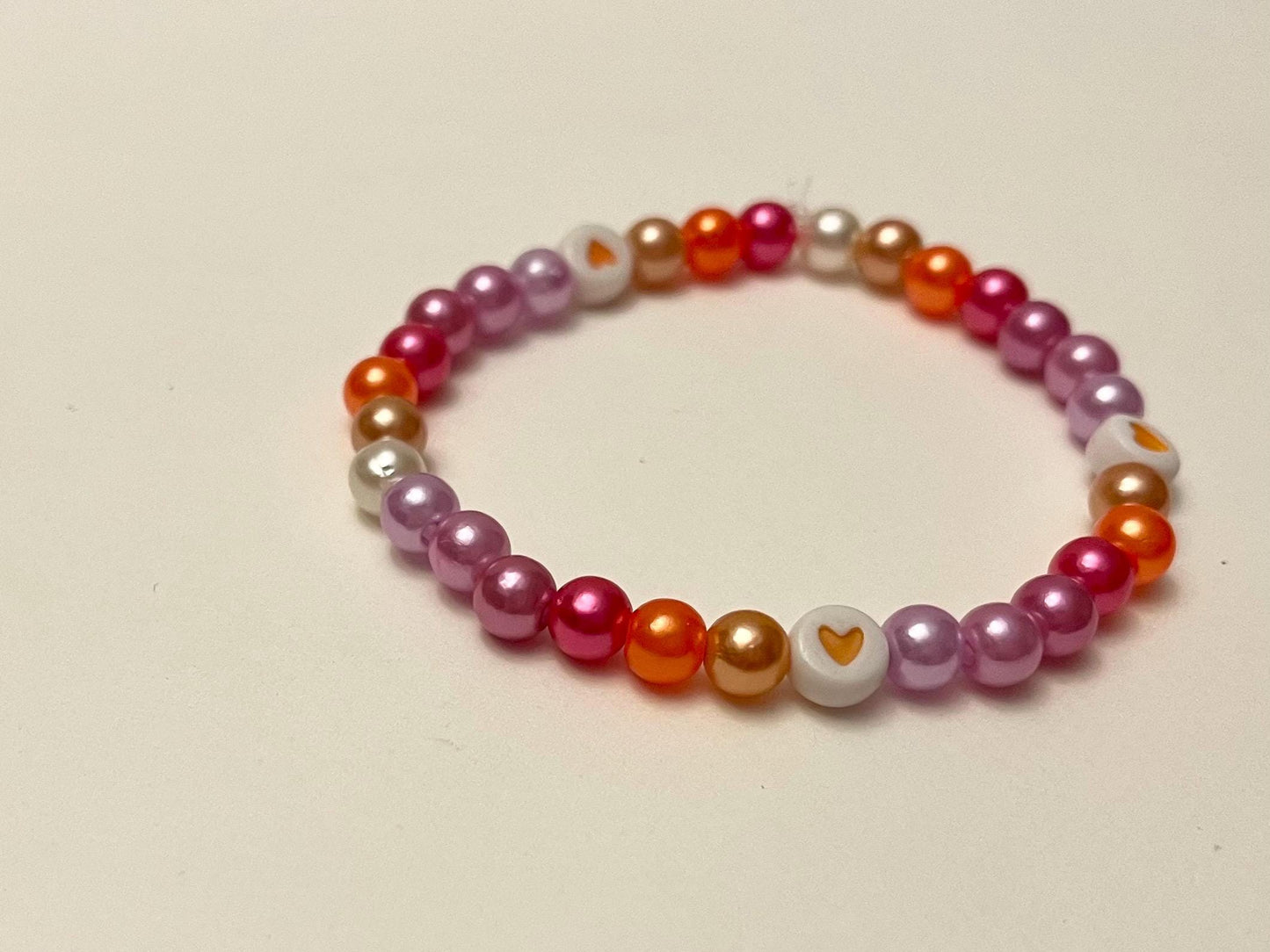 Lesbisk armband med pärlor och hjärtan för pridesäsongen HBTQ+ smycken Lesbiska flaggfärger HBTQ+armband