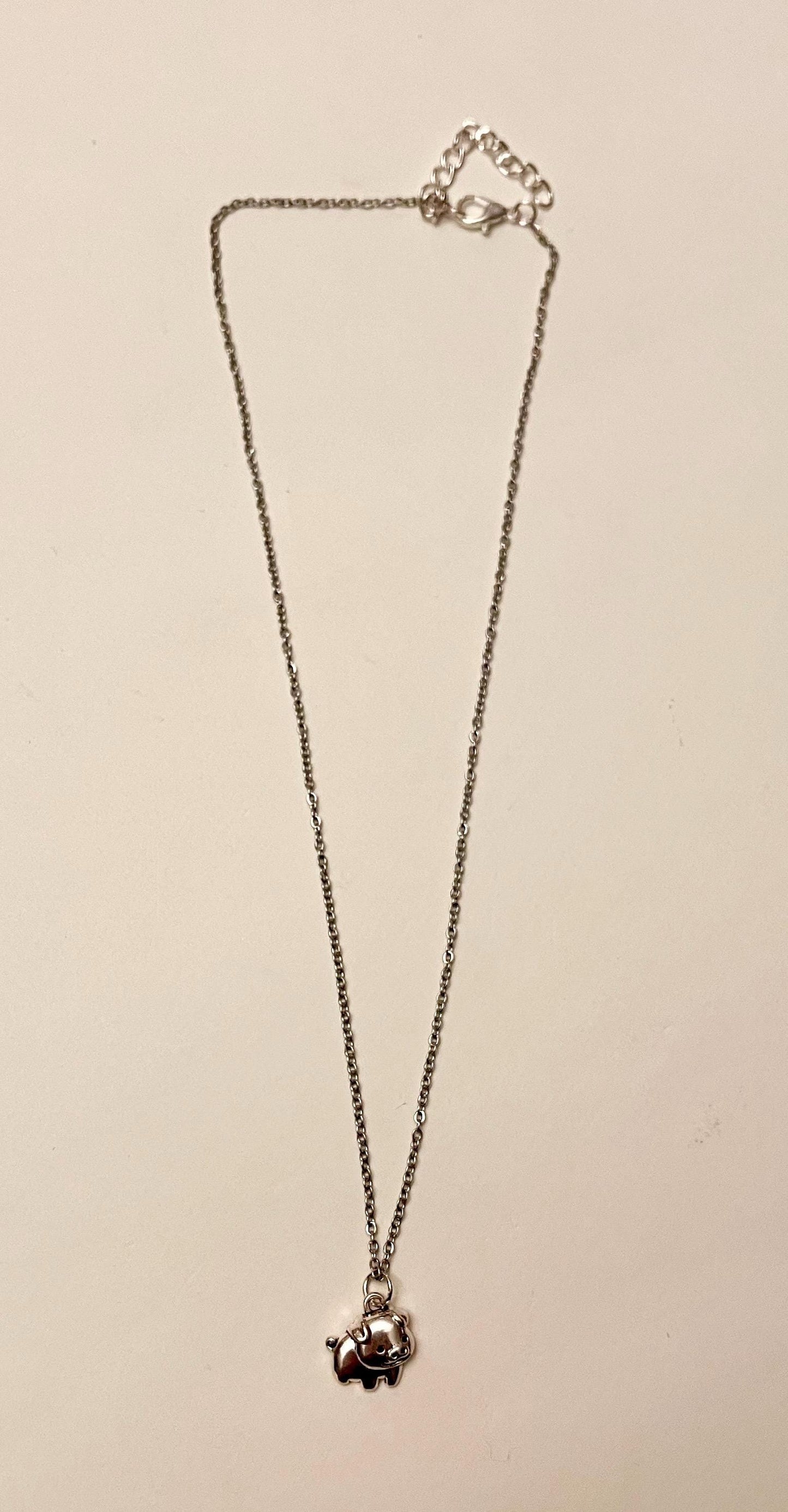 Grishalsband med söt grisberlock i silverimitation 