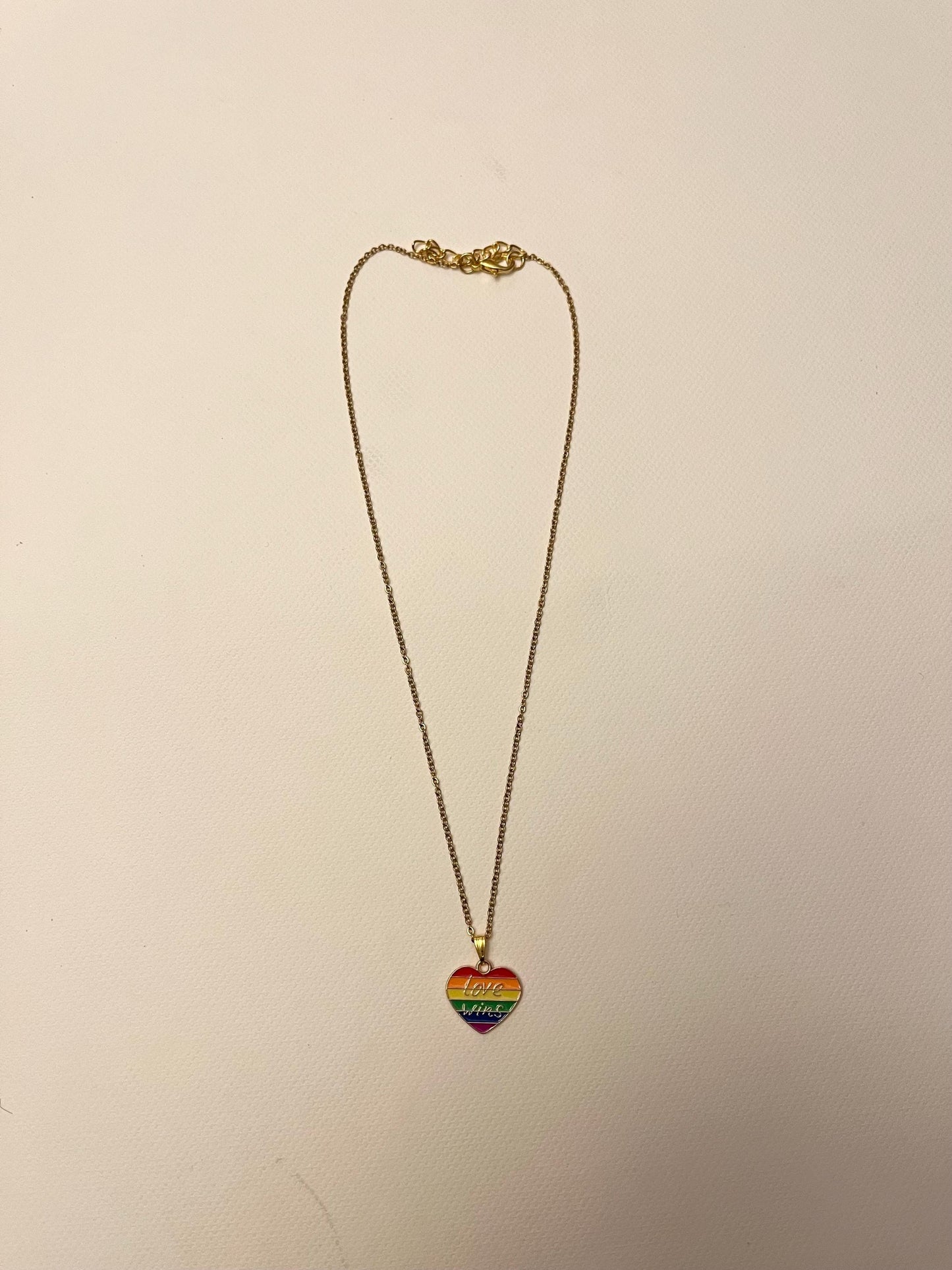 Pride Hjärthalsband Guldimitation halsband med regnbågshjärta i emalj Pride-smycken för Pride-säsongen Merchandise