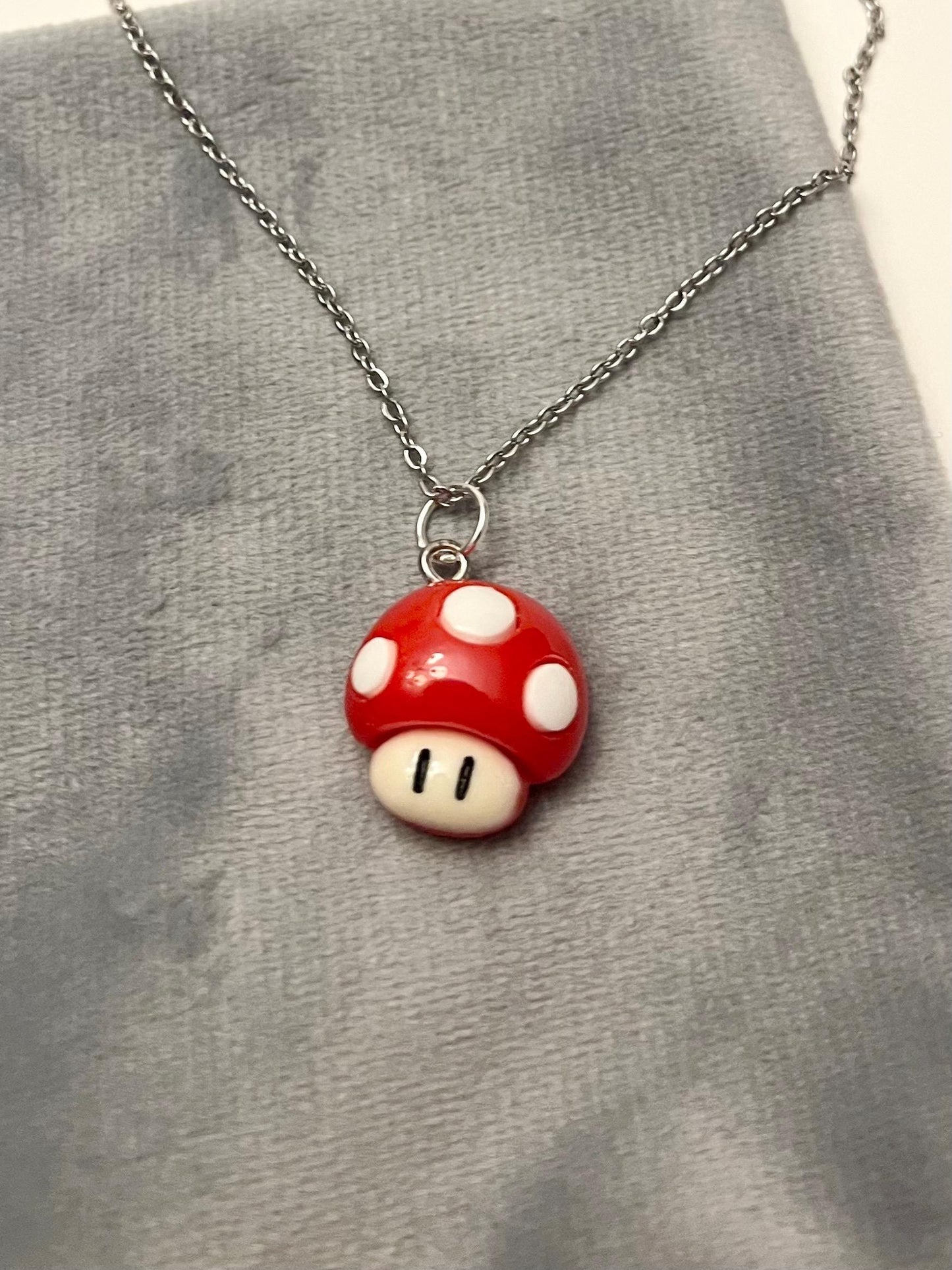 Supersvamphalsband för gamergåva Super Mario Svamphänge Videospelssmycken Nintendo Svampberlock Silverimitationskedja