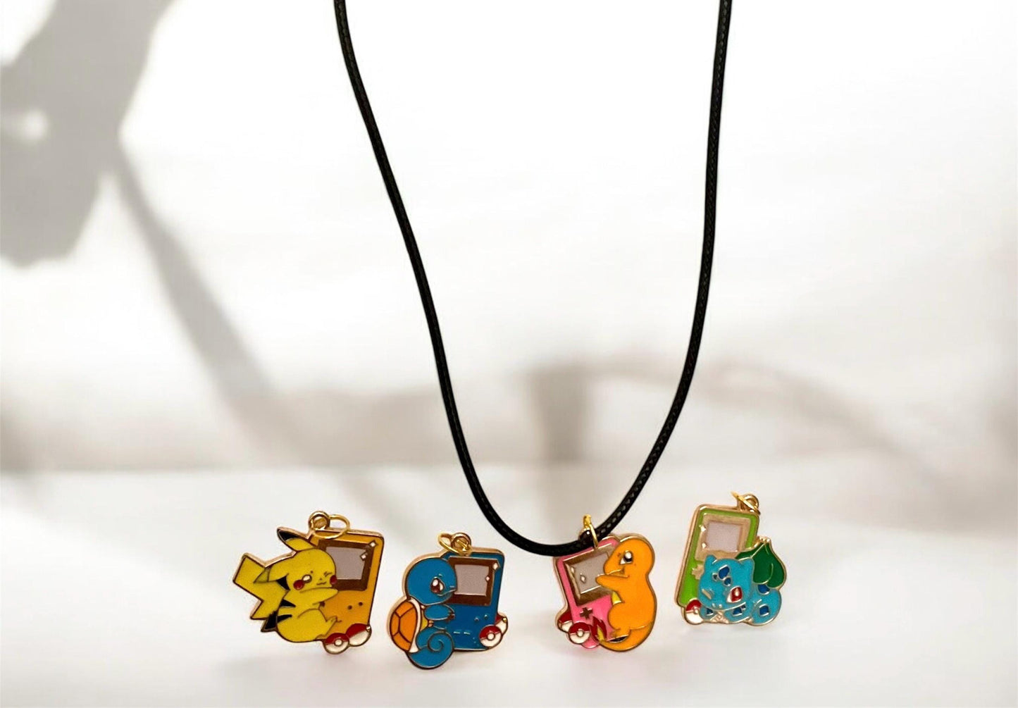 Pokémon-halsband med Game Boy-berlock, Nintendo, rolig och nostalgisk present till retrospelare, handgjort smycke tv-spel halsband