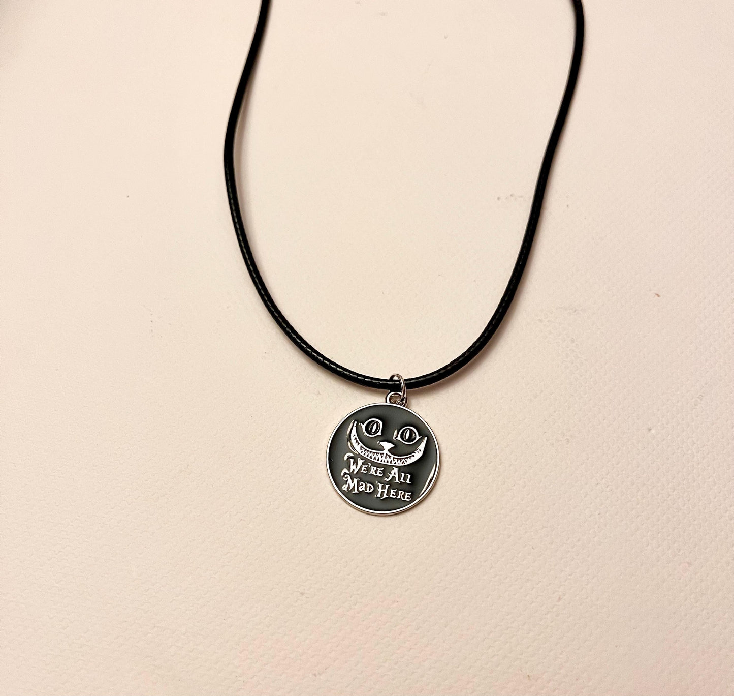 We're all mad here halsband kattsmycken Alice i Underlandet