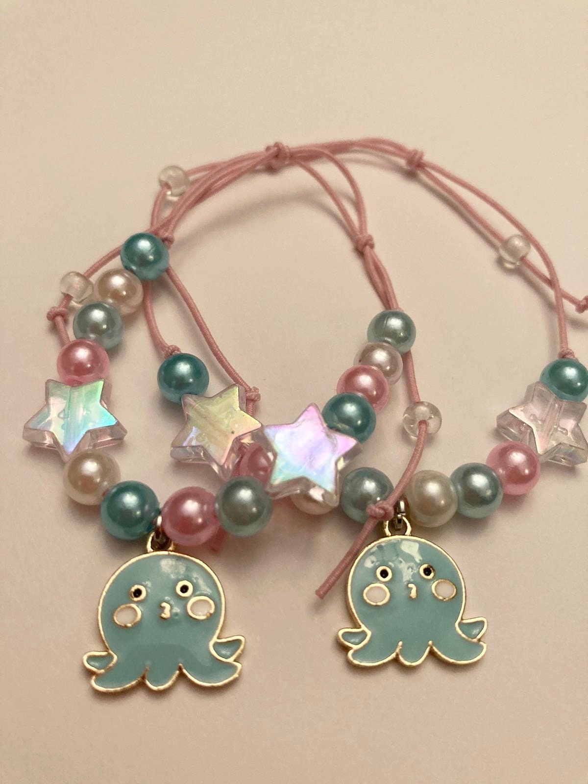 Färgglatt armband bläckfisk pastellfärger stjärnor elastiskt armband  Handgjorda smycken Present till barn