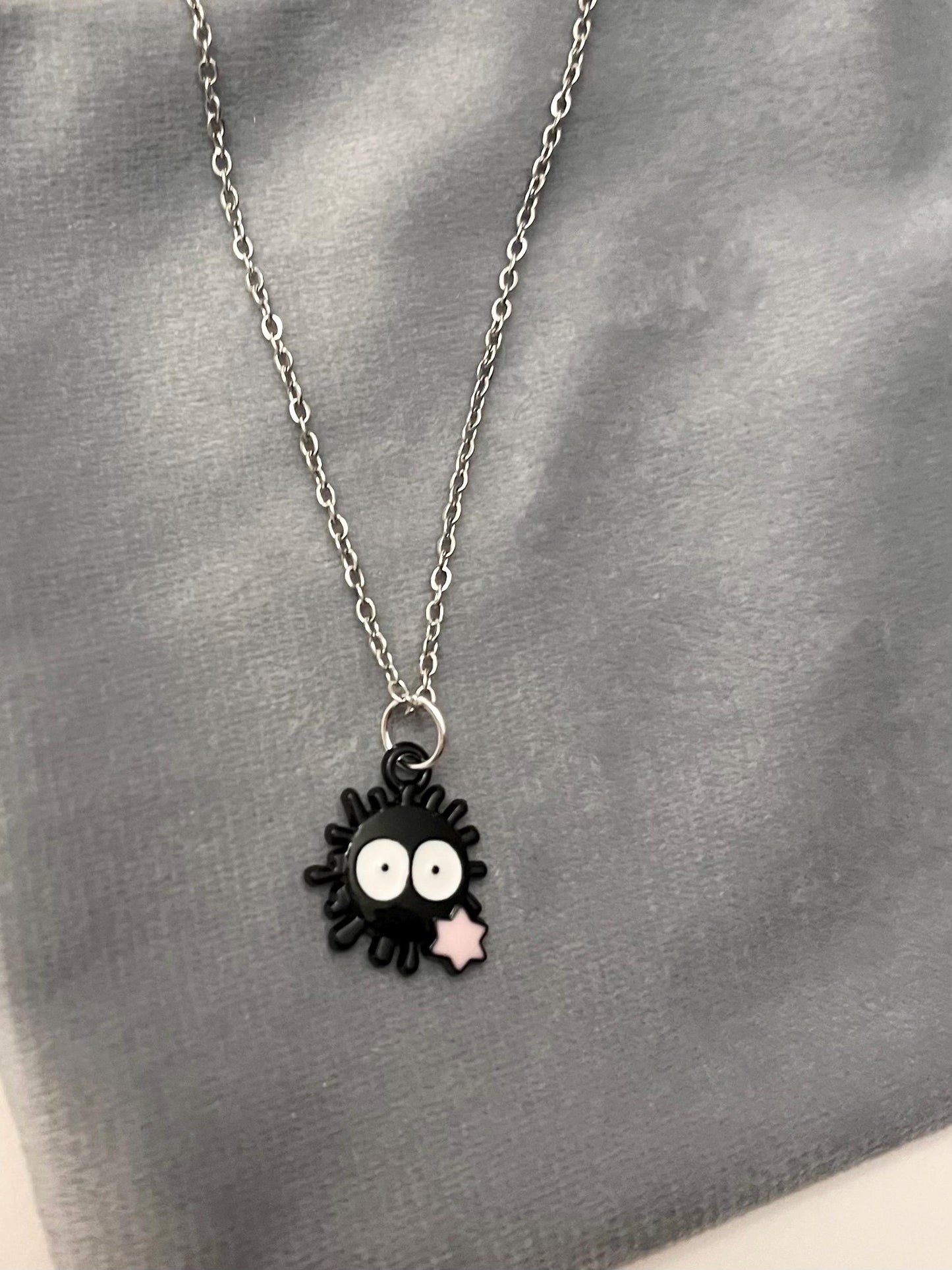Susuwatari Halsband Studio Ghibli Halsband Black Soot Sprite Smycken Makkuro Kuroske Konpeitou Halsband för Ghibli-älskare Present Söt Ghibli