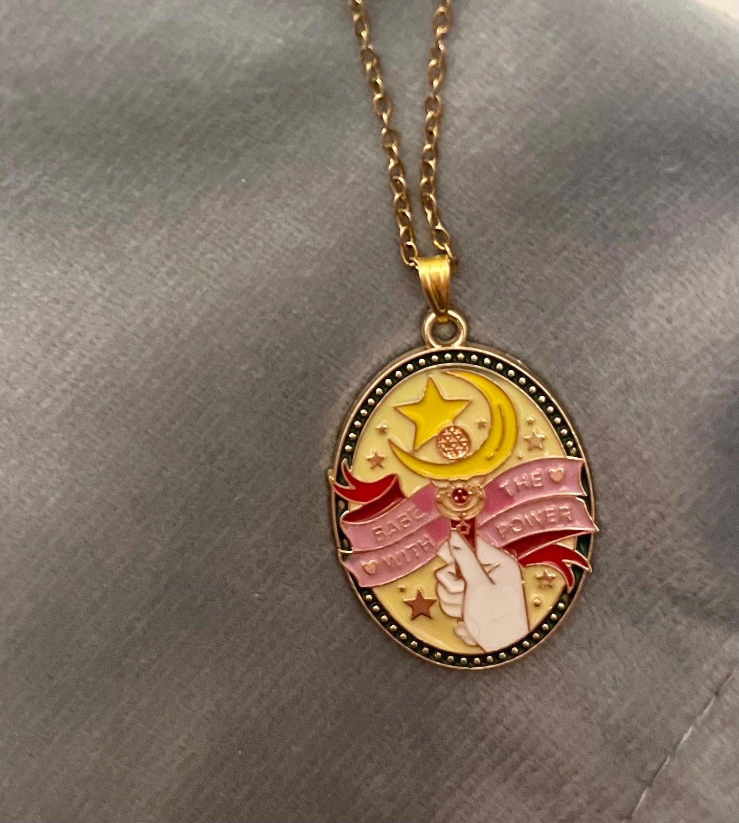 Sailor Moon Halsband Babe With The Power Anime Smycke Present till Sailor Moon-fan Sailor Moon Merchandise Guldimitation halsband Sailor Moon