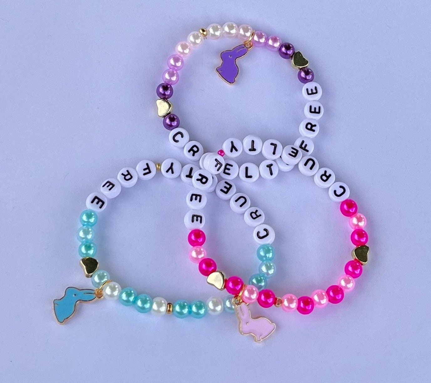 Cruelty Free armband med pärlor elastiskt present till vegan smycken mot djurförsök kaninberlock