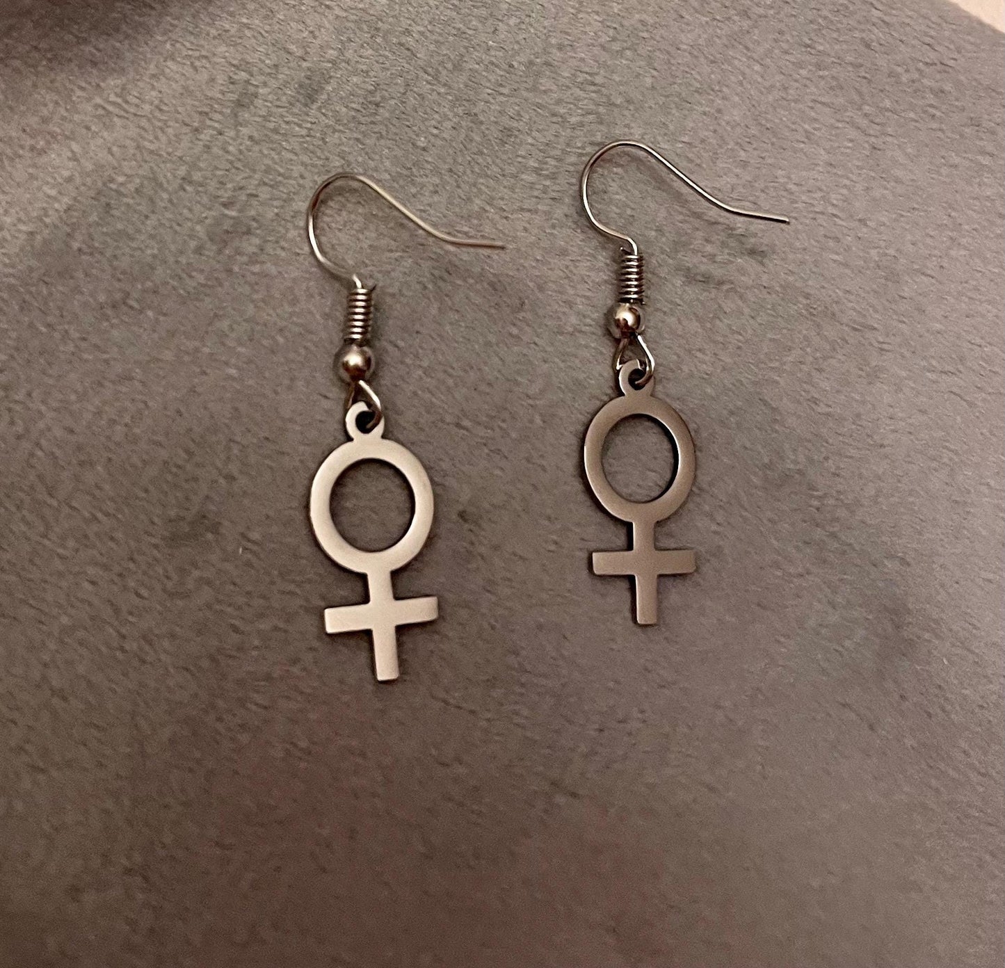 Feminist Örhängen silver imitation Kvinnosymbolen Present till Feminister Minimalistiska Smycken Kvinnosymbol Örhängen Venussymbol 