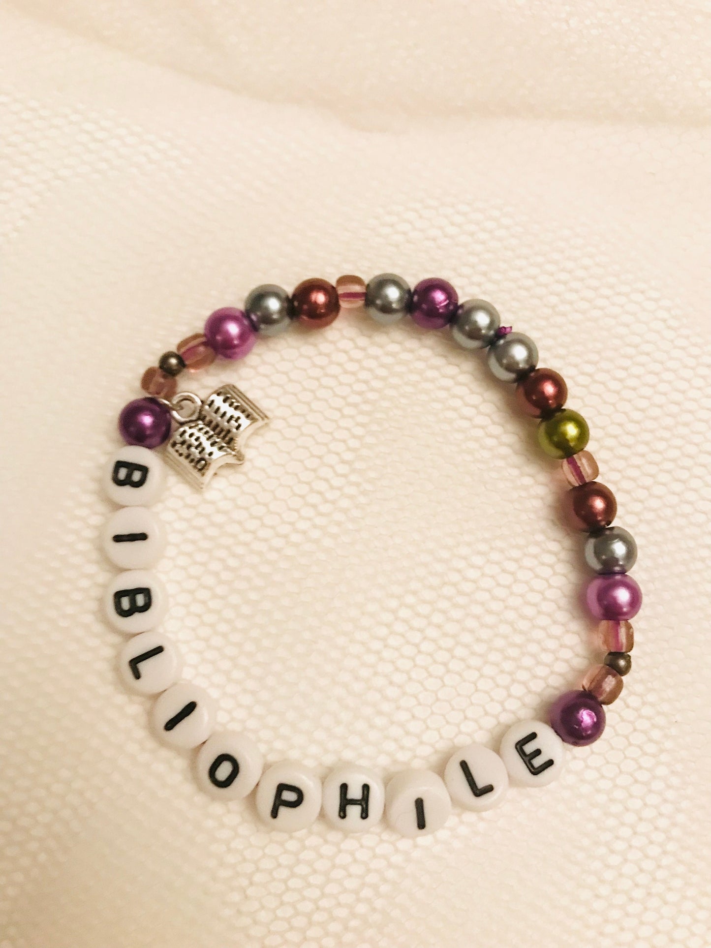 BIBLIOPHILE Armband för bokälskare Present för läsare Handgjorda smycken med bokberlock Armband bok 