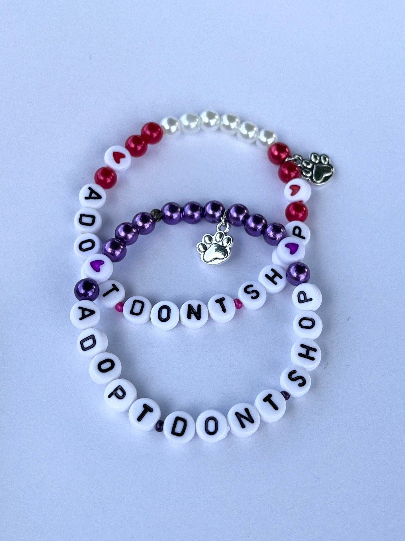 ADOPT DONT SHOP Armband Pärlat Elastiskt Present till Djurvän Smycken Tassberlock Tasshänge