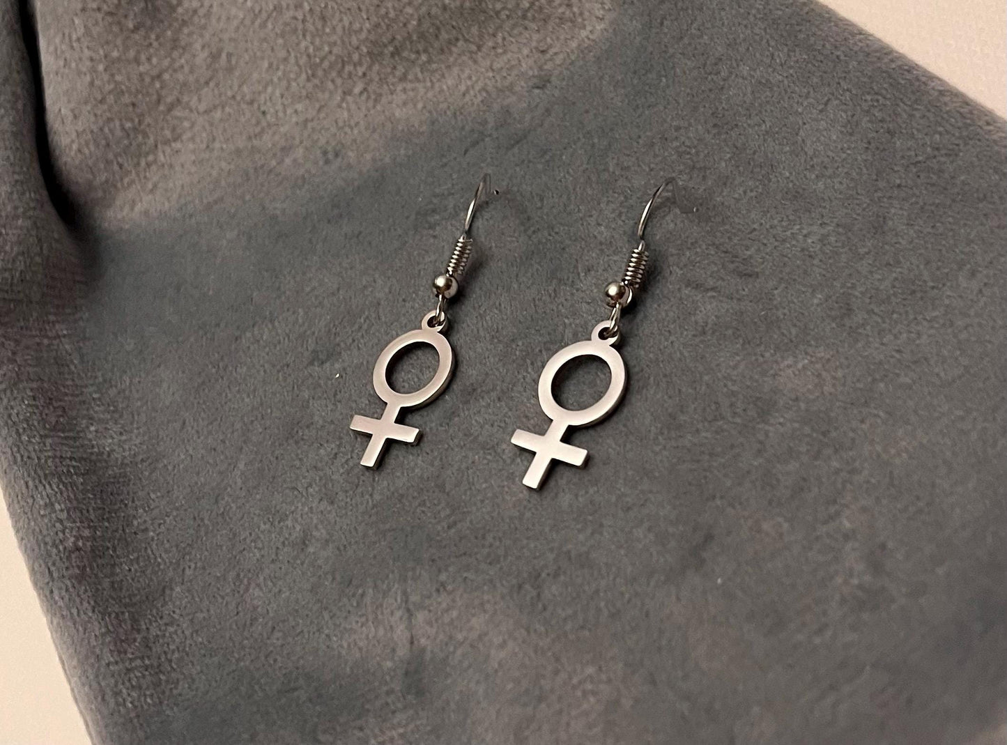 Feminist Örhängen silver imitation Kvinnosymbolen Present till Feminister Minimalistiska Smycken Kvinnosymbol Örhängen Venussymbol 