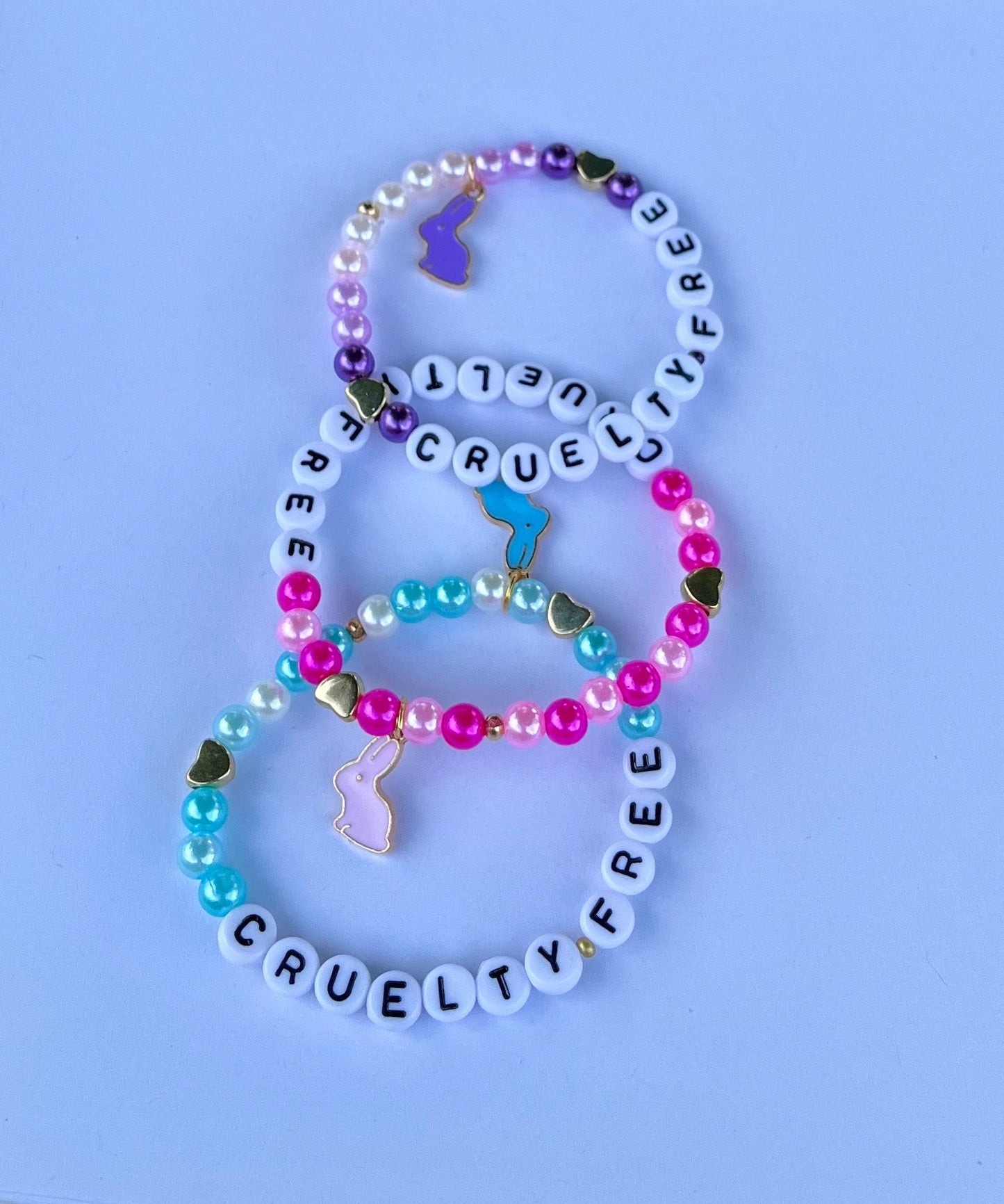 Cruelty Free armband med pärlor elastiskt present till vegan smycken mot djurförsök kaninberlock