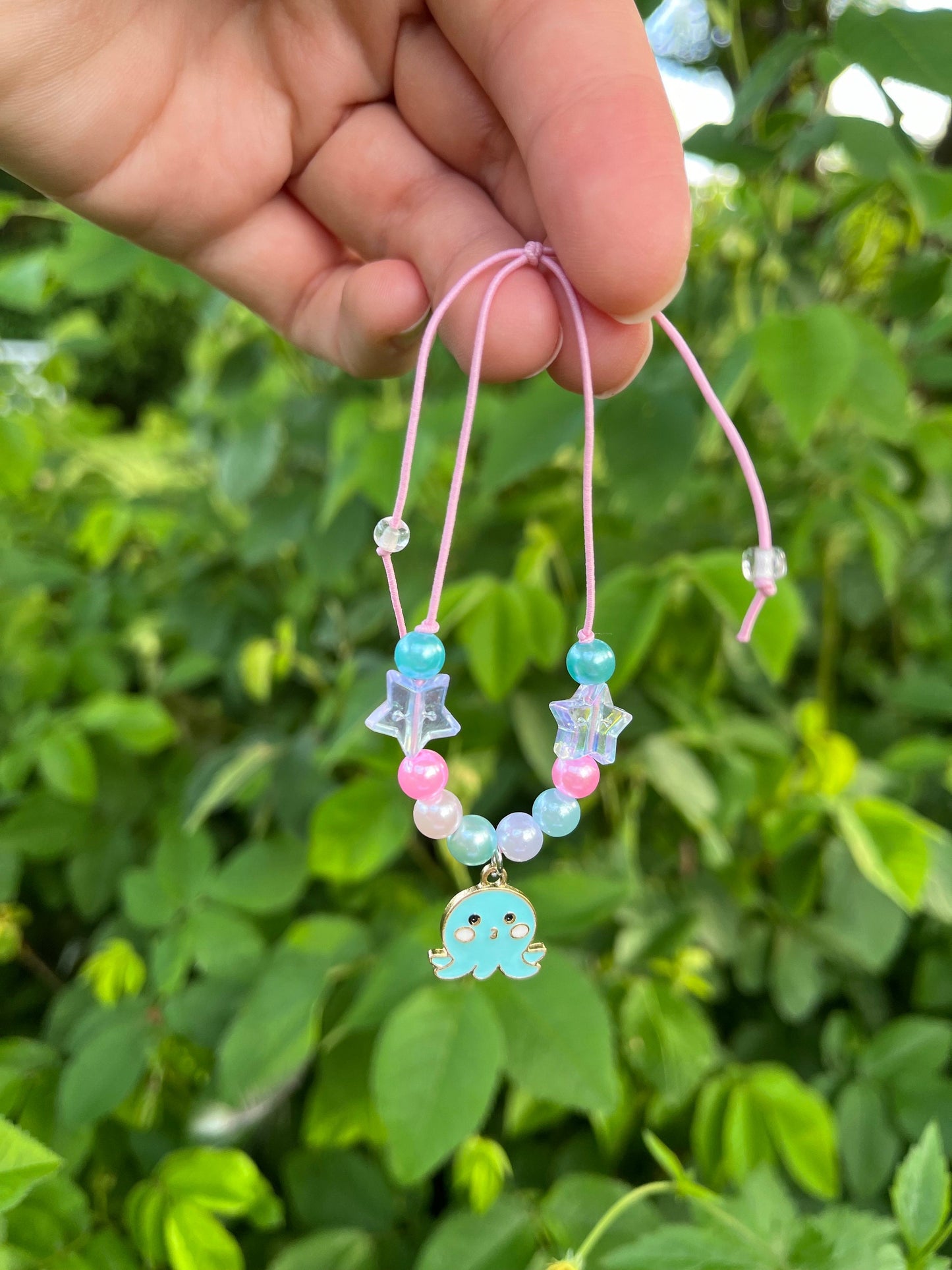 Sött armband med bläckfisk och pärlor, justerbart armband med stjärnor, pastellfärger handgjort rosa och blått sommararmband