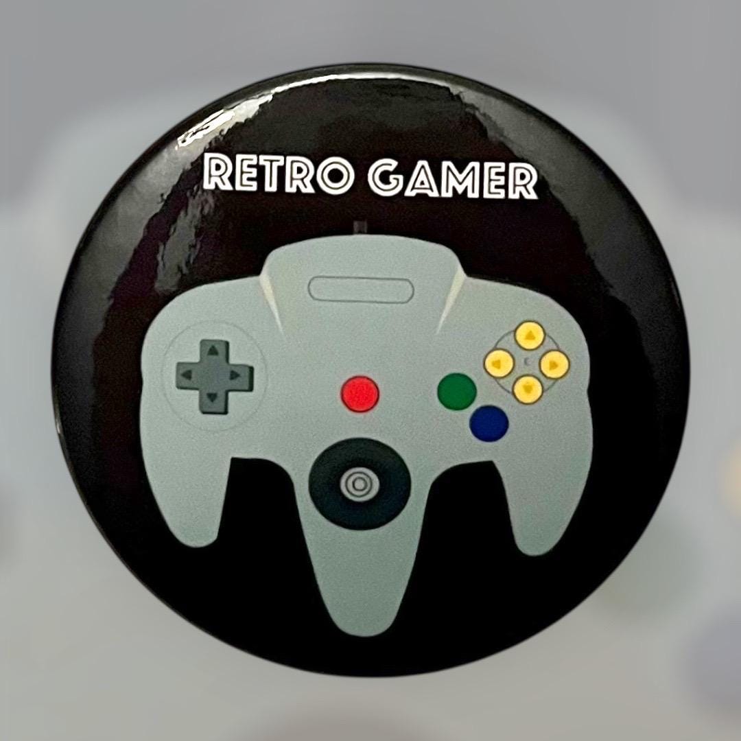 Nintendo 64 Pin Retro Gamer Knapp Pin N64 Badge Gaming Present