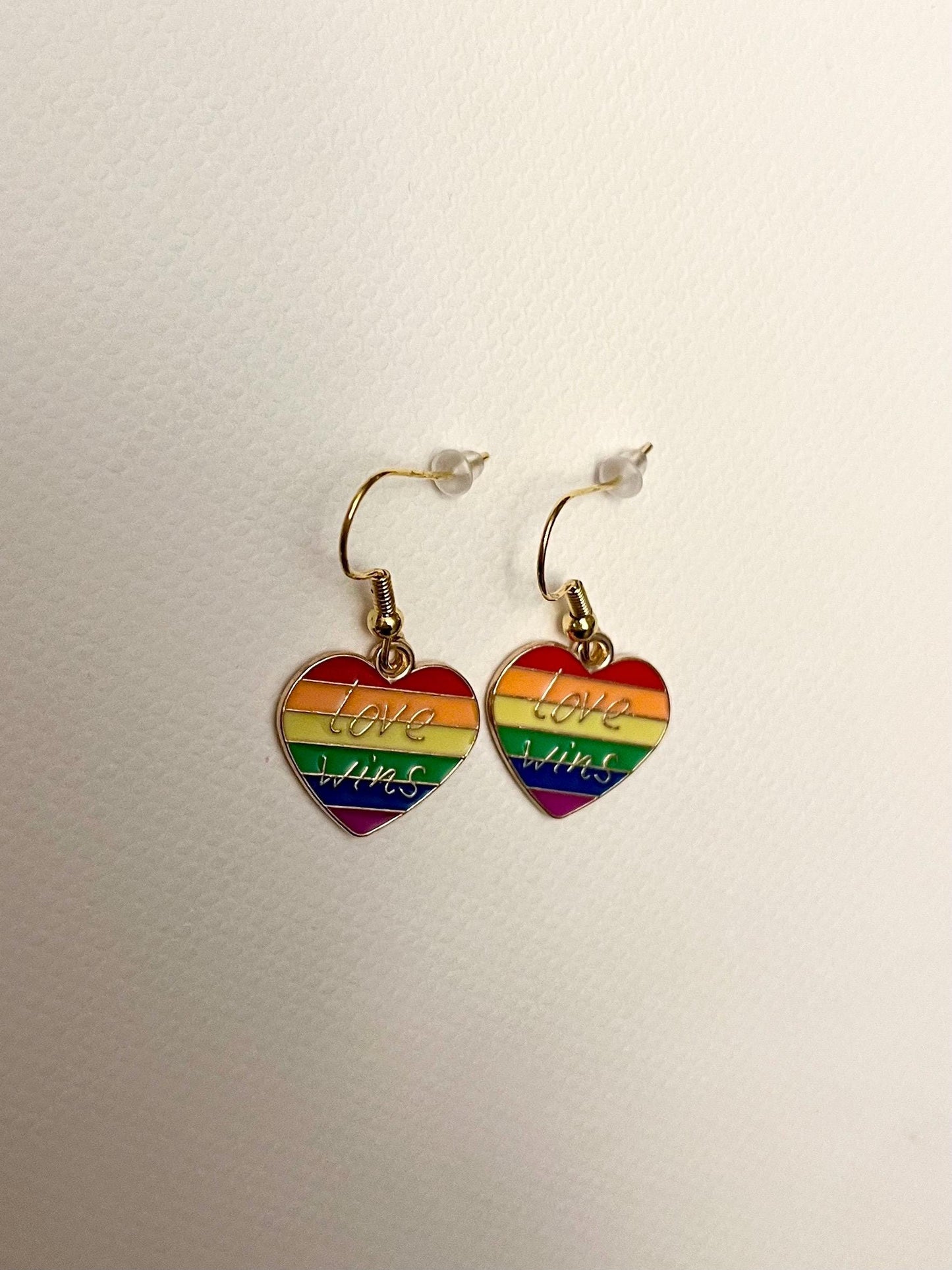 Prideörhängen Hjärtan i Pride-färger Love Wins Örhängen i Regnbågsfärger HBTQ-örhängen Guldimitation