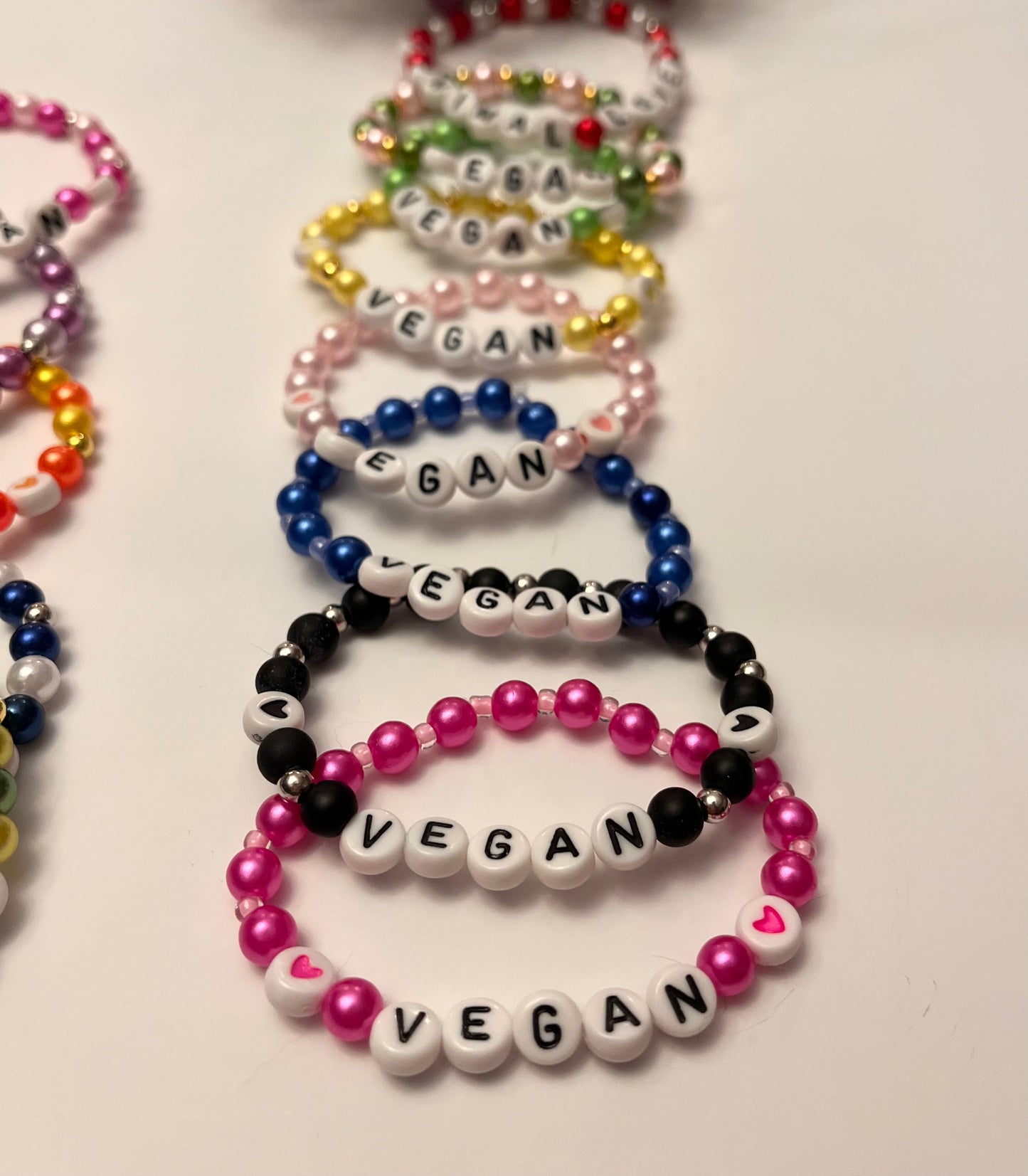 Vegan armband pärlat armband Djurvän handgjorda smycken med bokstäver Present till aktivist  
