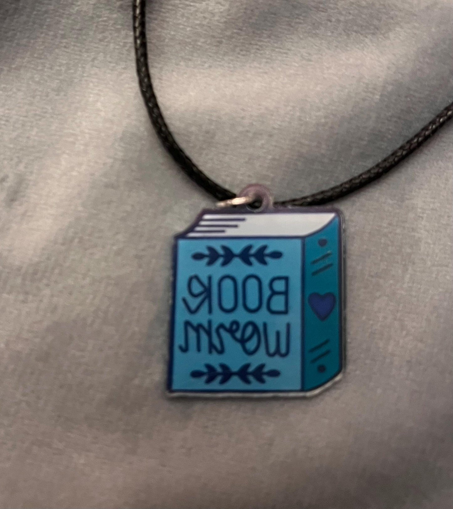 Bok halsband Book worm och 1984-hänge för bokälskare Present till läsare smycke Jag älskar böcker