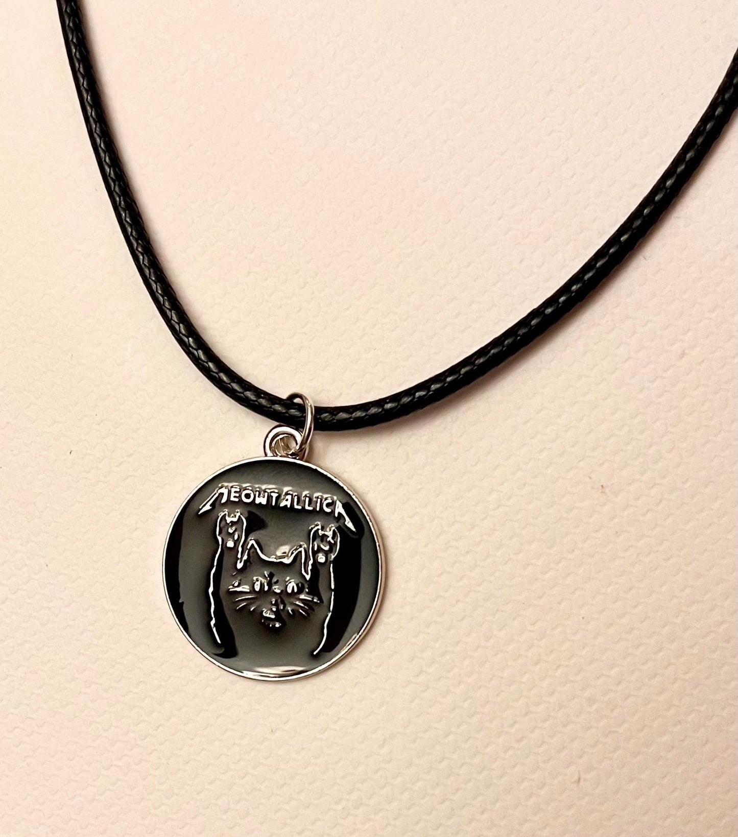 Meowtallica Halsband för Kattälskare Gåva Metall Kattsmycken