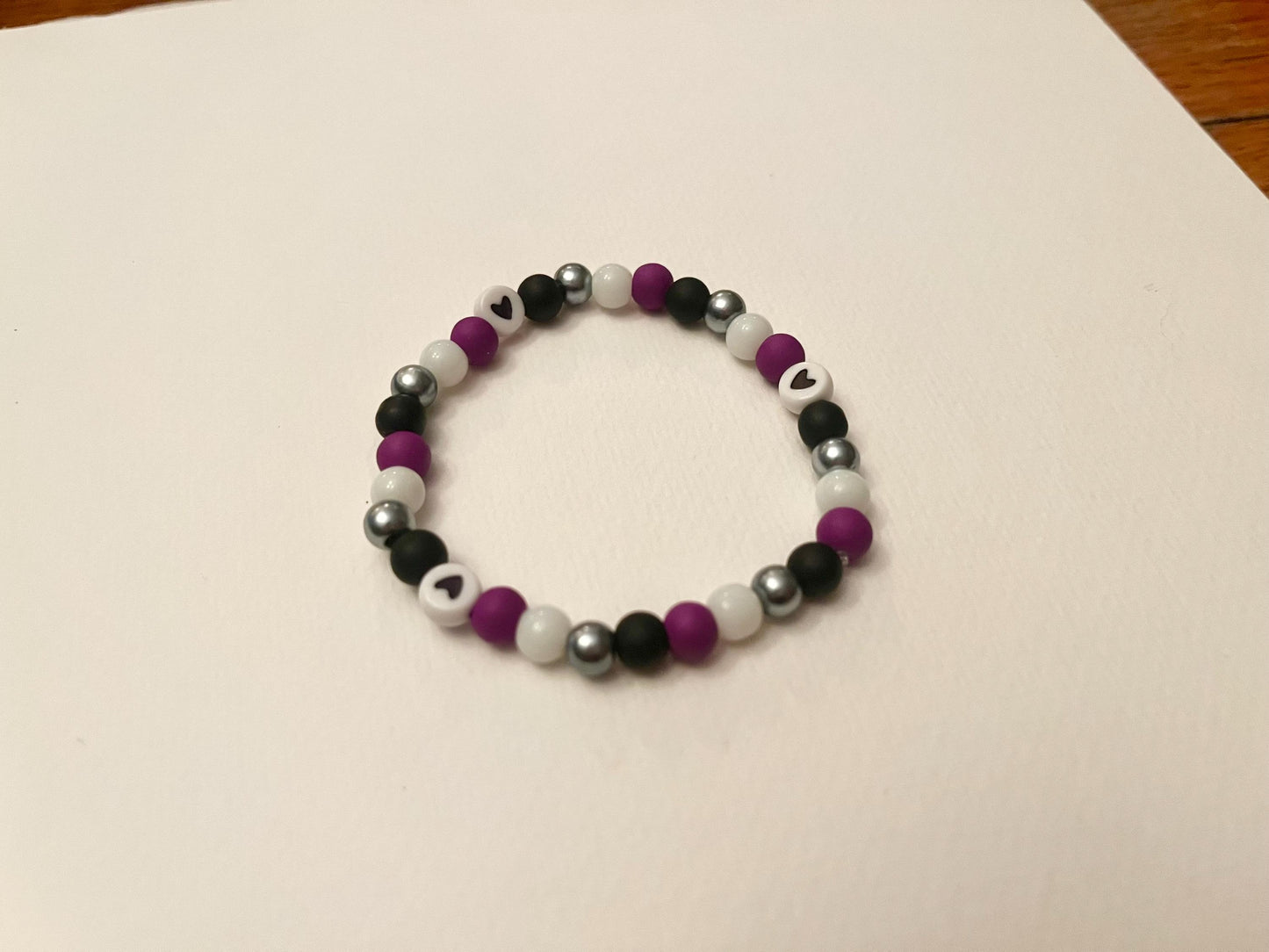 Armband Asexuell Pärlarmband med hjärtan för Pride-säsongen HBTQ+ smycken Asexuella flaggan