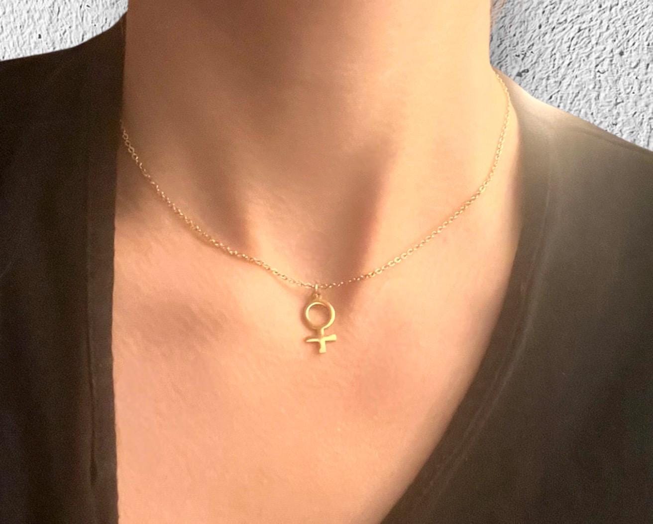 Guld Feminist Halsband Kvinnosymbol Present till Feminist Minimalistiskt Smycke Kvinna Halsband Venussymbol Guld imitation