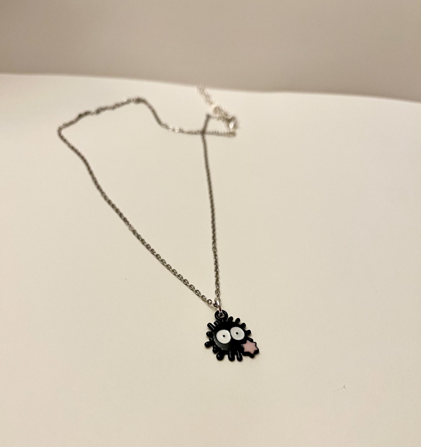 Susuwatari Halsband Studio Ghibli Halsband Black Soot Sprite Smycken Makkuro Kuroske Konpeitou Halsband för Ghibli-älskare Present Söt Ghibli