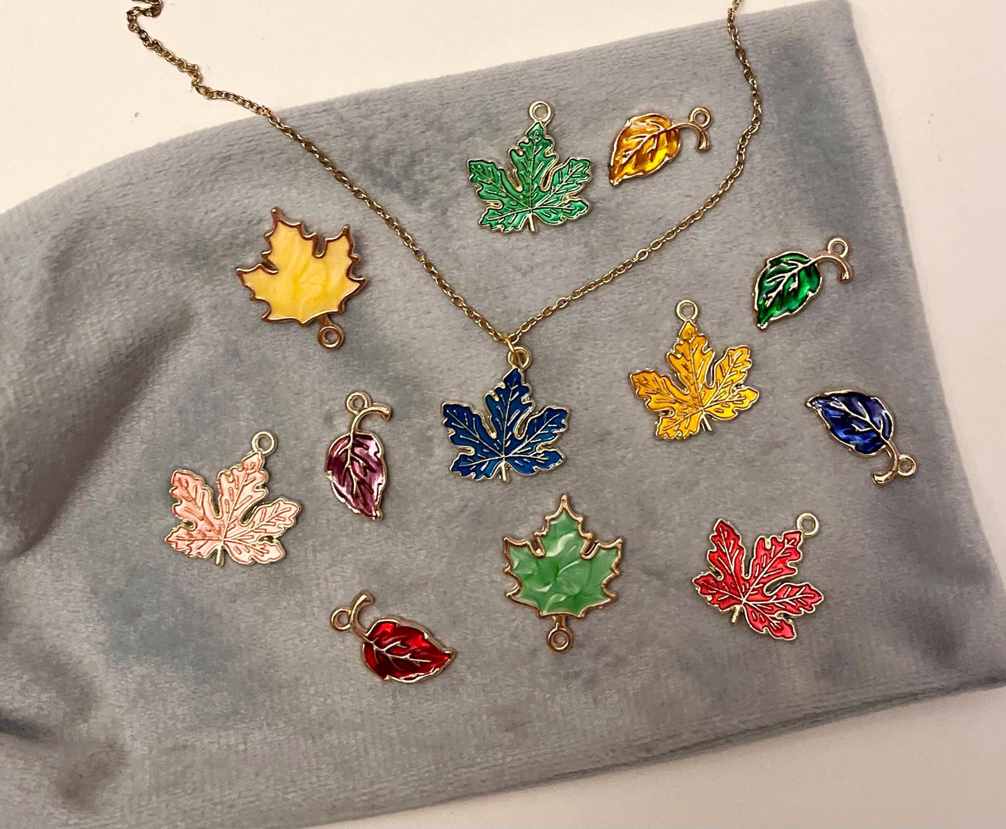 Halsband Höstlöv smycken Löv Guldimitation Hösttema smycken Vackert  halsband natur