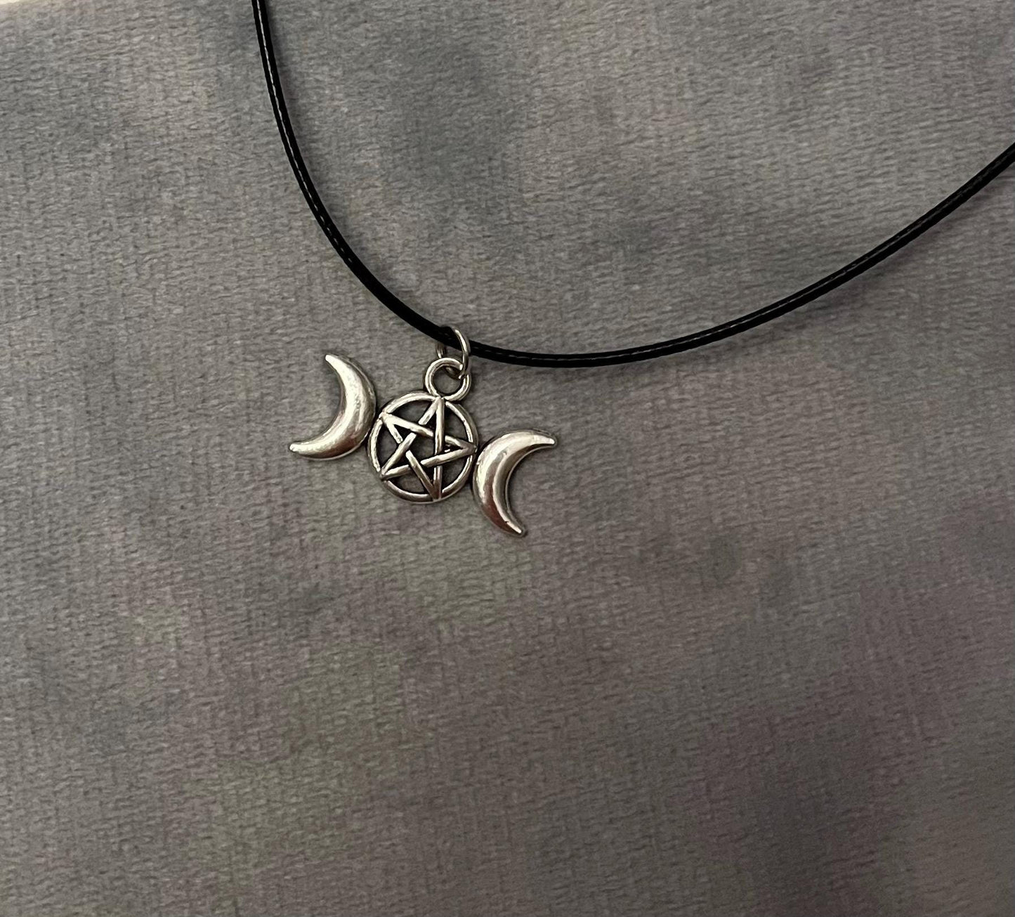 Choker Triple Moon Halsband Wicca Present Pagan Hänge Stjärna Silver Imitation Halvmåne Gudinna Smycken Pentakel och Månar