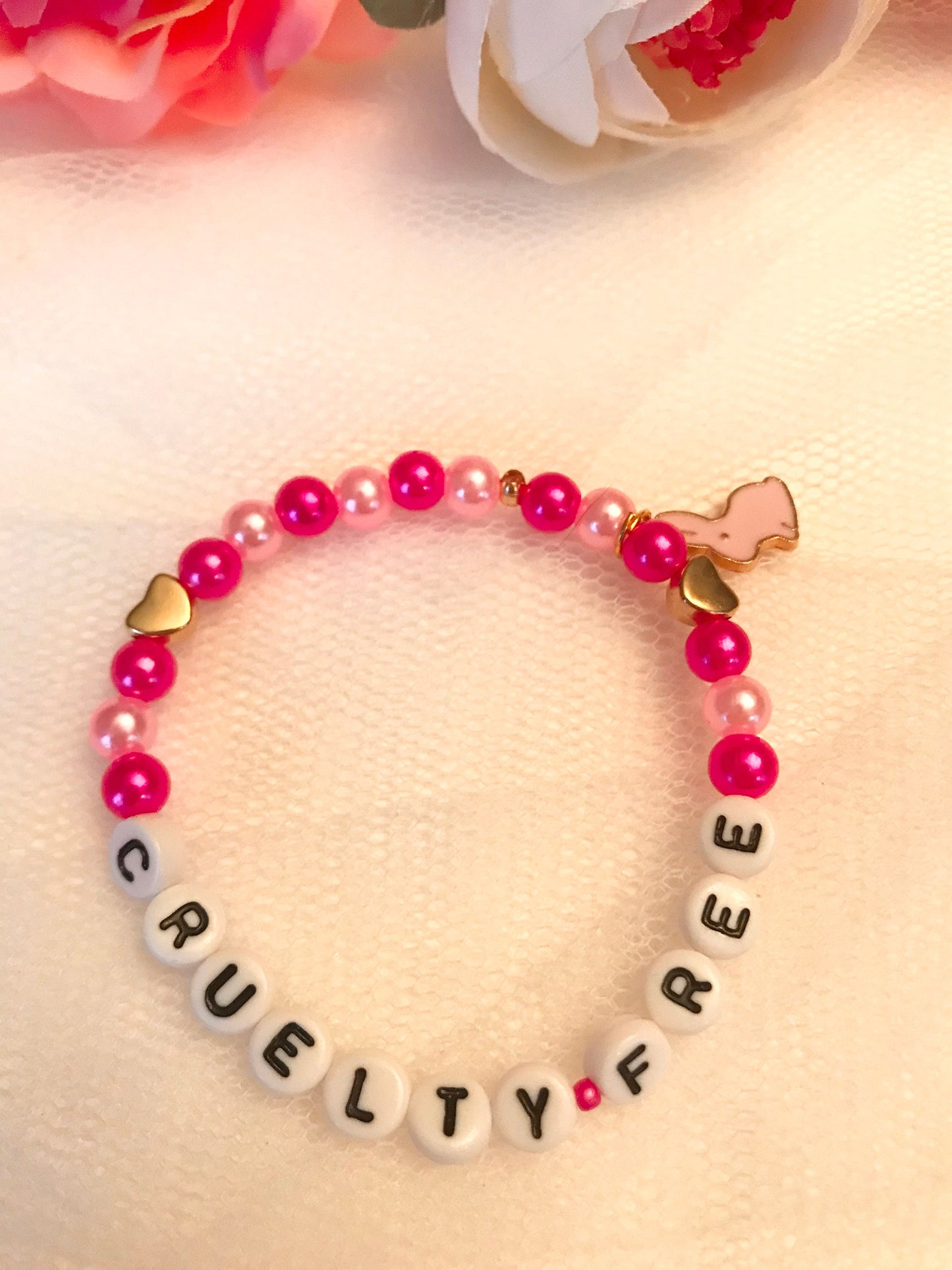 Cruelty Free armband med pärlor elastiskt present till vegan smycken mot djurförsök kaninberlock