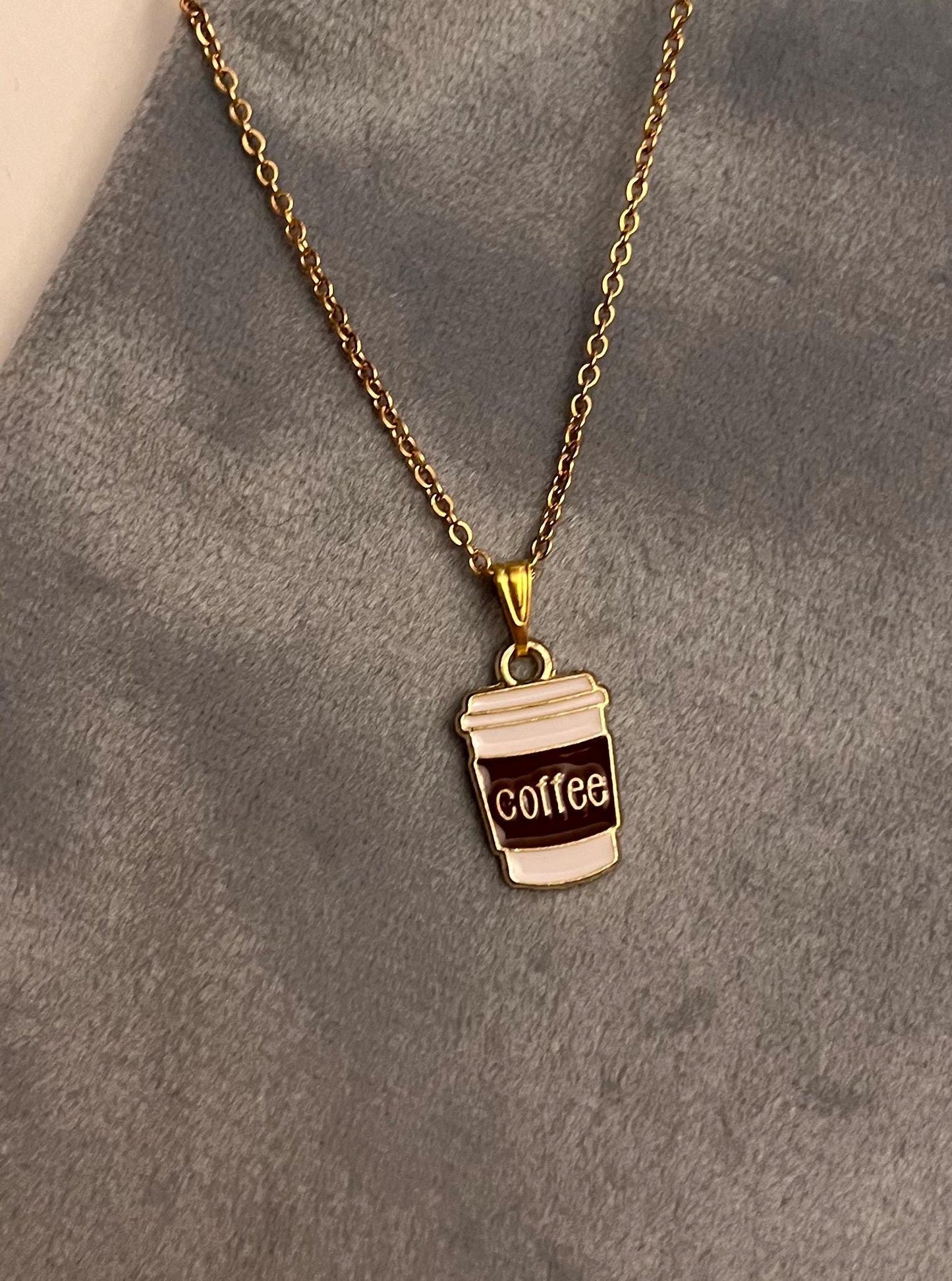 Kaffehalsband Miniatyrmatsmycken Handgjord present till kaffeälskare Halsband Guldimitation Kaffekopp