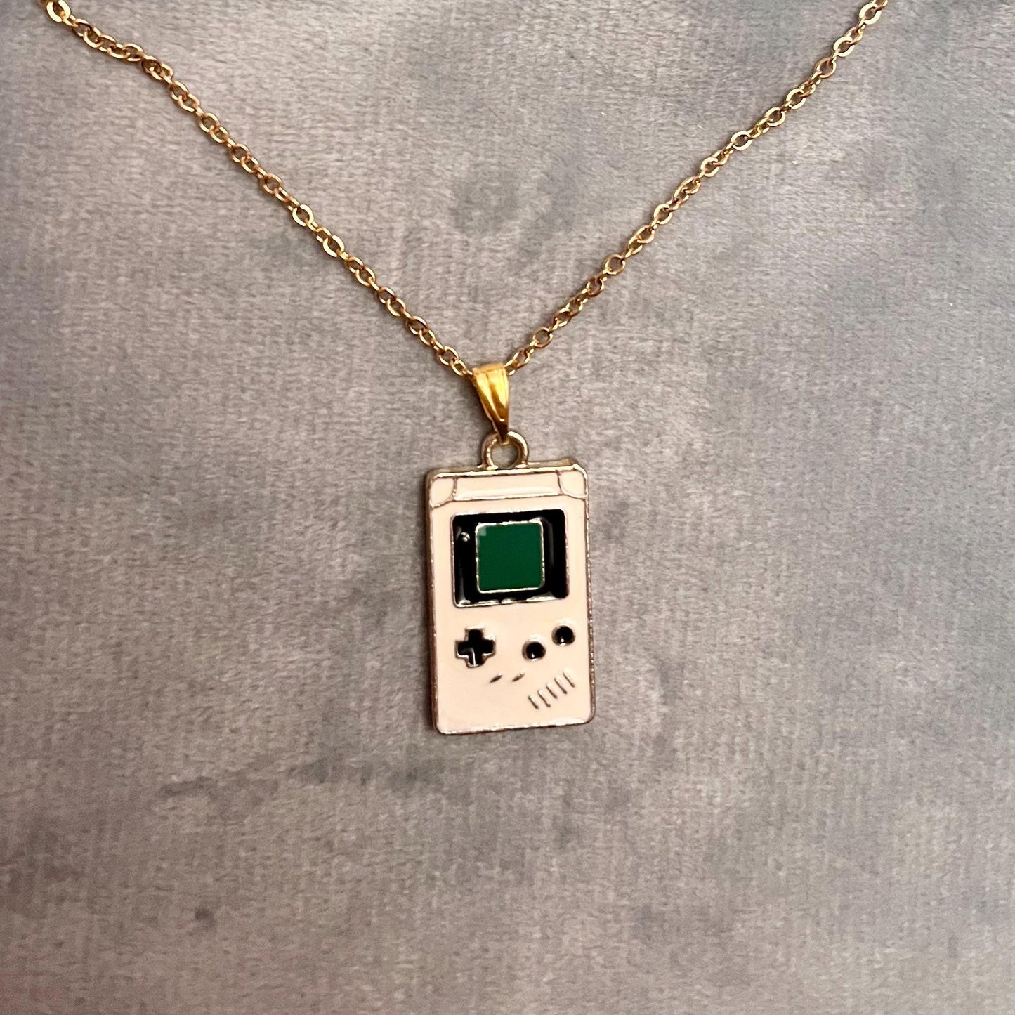 Nintendo Game Boy Halsband med Berlock nostalgisk present till Retro Gamer Tv-spel smycke Guld imitation