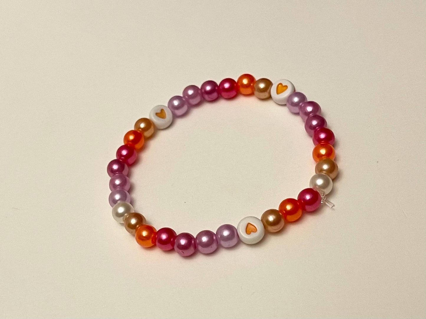Lesbisk armband med pärlor och hjärtan för pridesäsongen HBTQ+ smycken Lesbiska flaggfärger HBTQ+armband