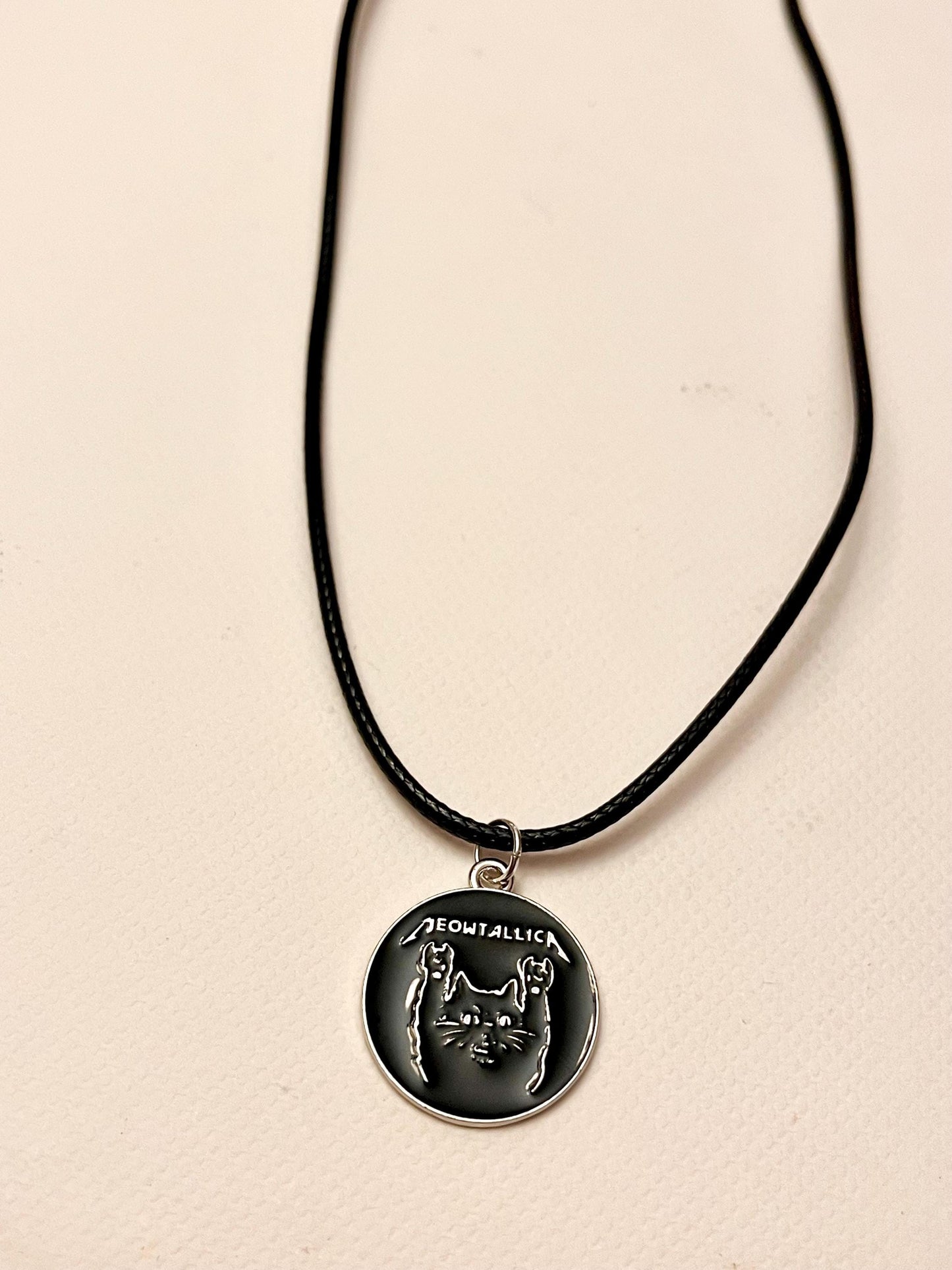 Meowtallica Halsband för Kattälskare Gåva Metall Kattsmycken