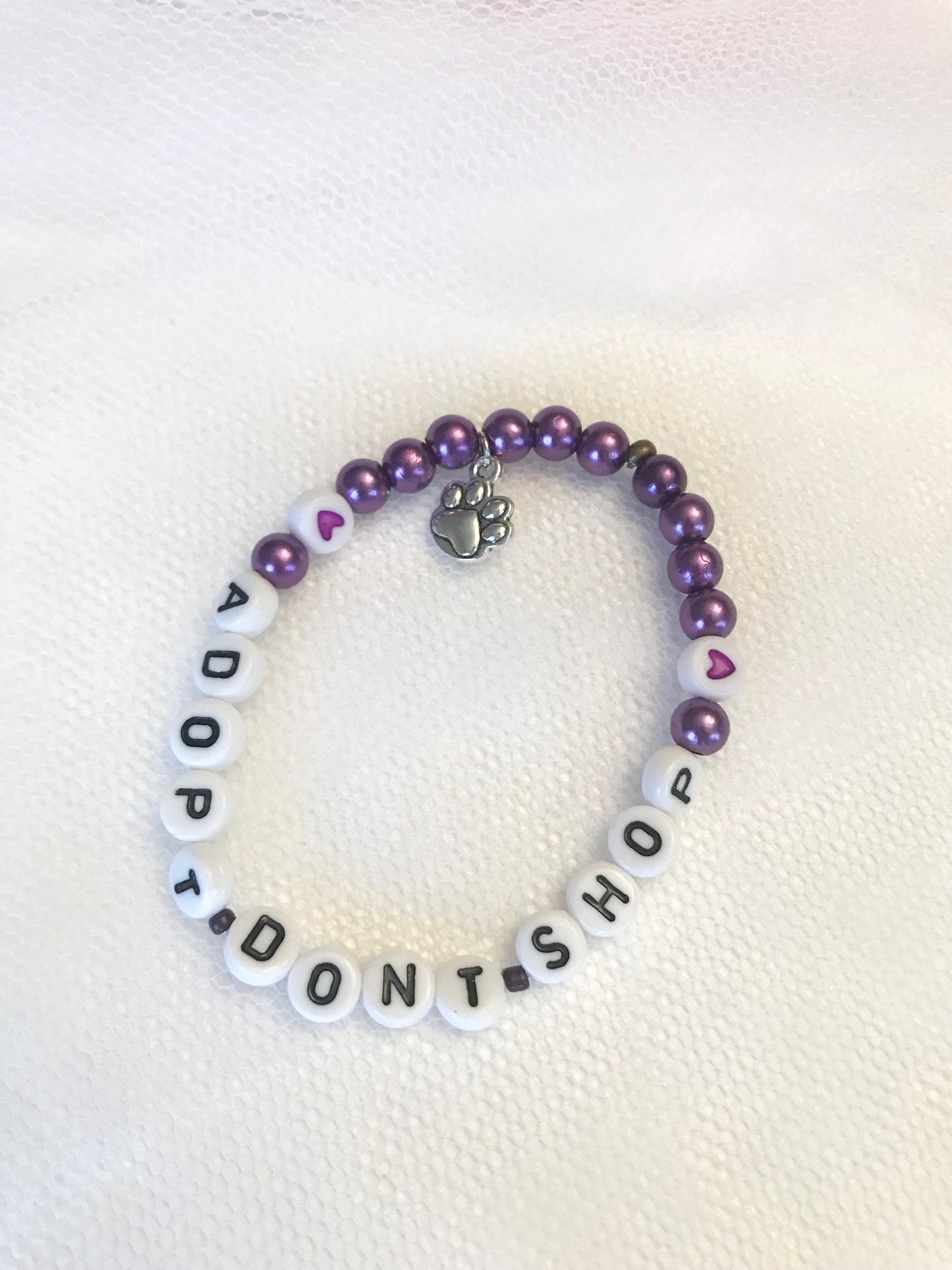 ADOPT DONT SHOP Armband Pärlat Elastiskt Present till Djurvän Smycken Tassberlock Tasshänge