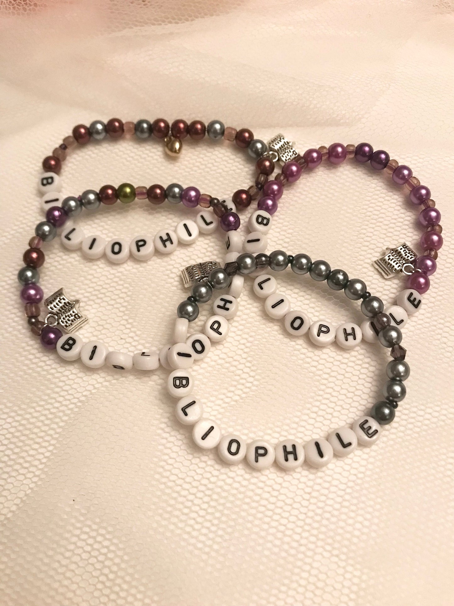 BIBLIOPHILE Armband för bokälskare Present för läsare Handgjorda smycken med bokberlock Armband bok 