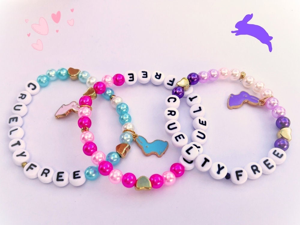 Cruelty Free armband med pärlor elastiskt present till vegan smycken mot djurförsök kaninberlock