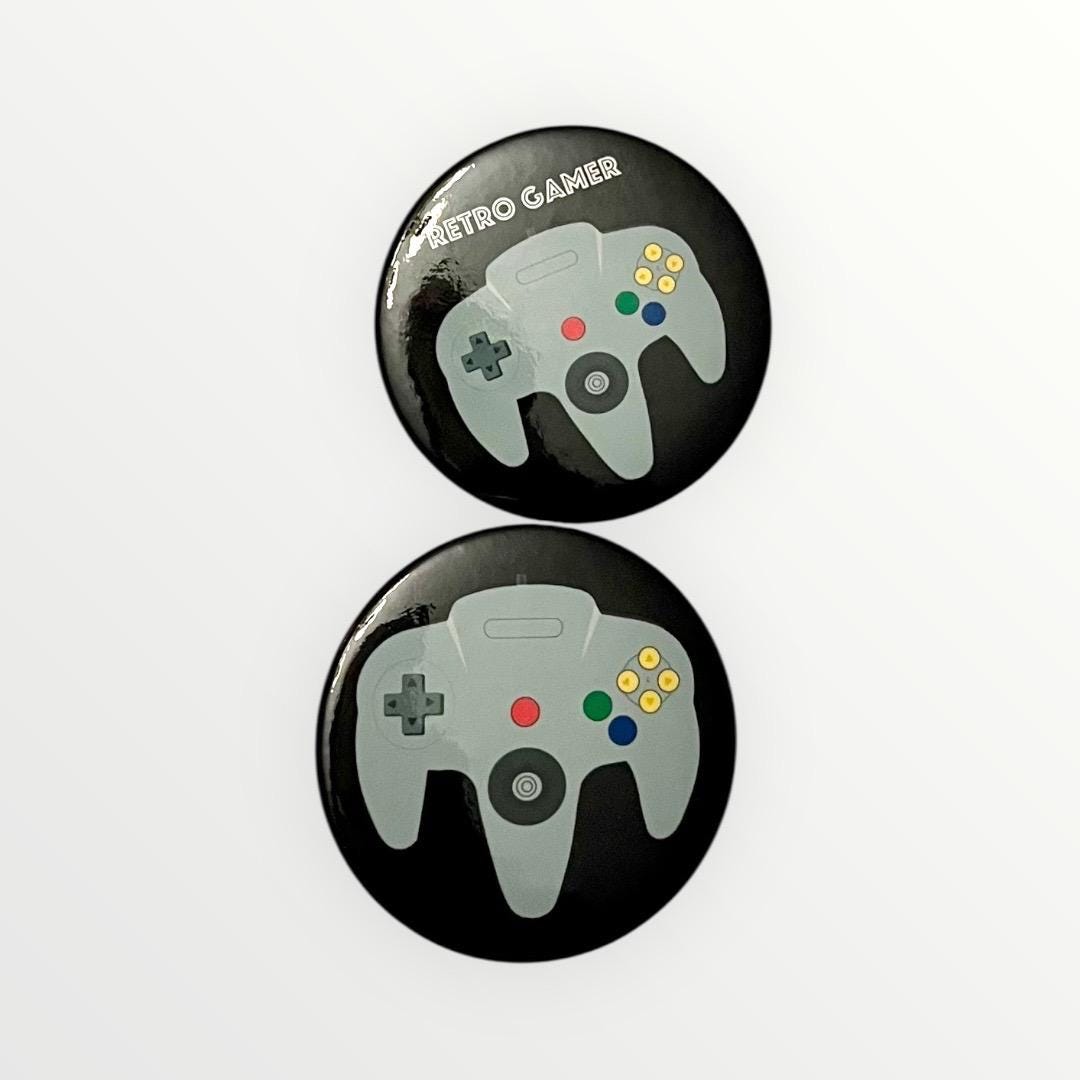 Nintendo 64 Pin Retro Gamer Knapp Pin N64 Badge Gaming Present